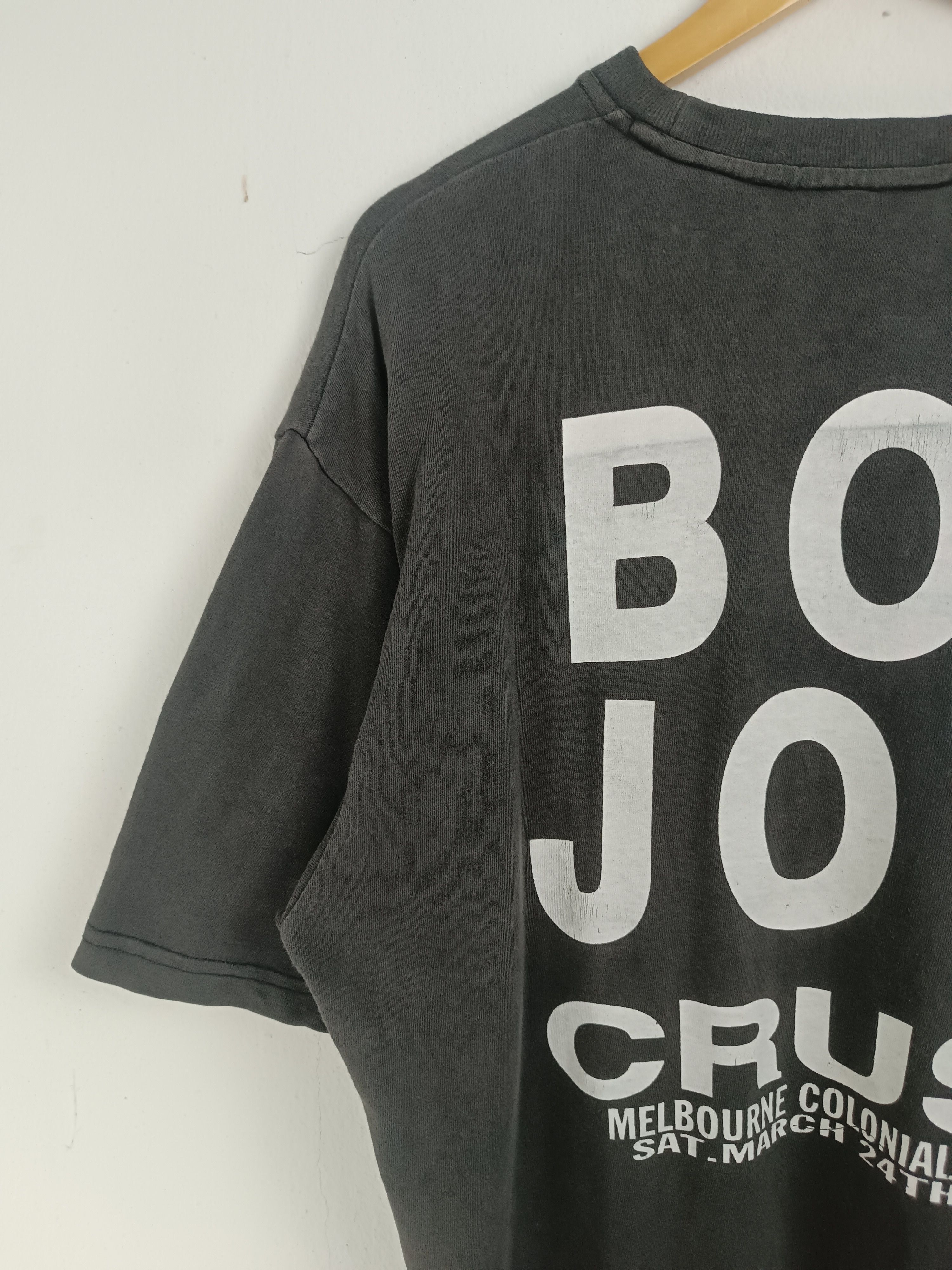 Band Tees VINTAGE 2001 BON JOVI CRUSH LIVE FADED BOXY TEE VERY RARE Size US L / EU 52-54 / 3 - 10 Thumbnail