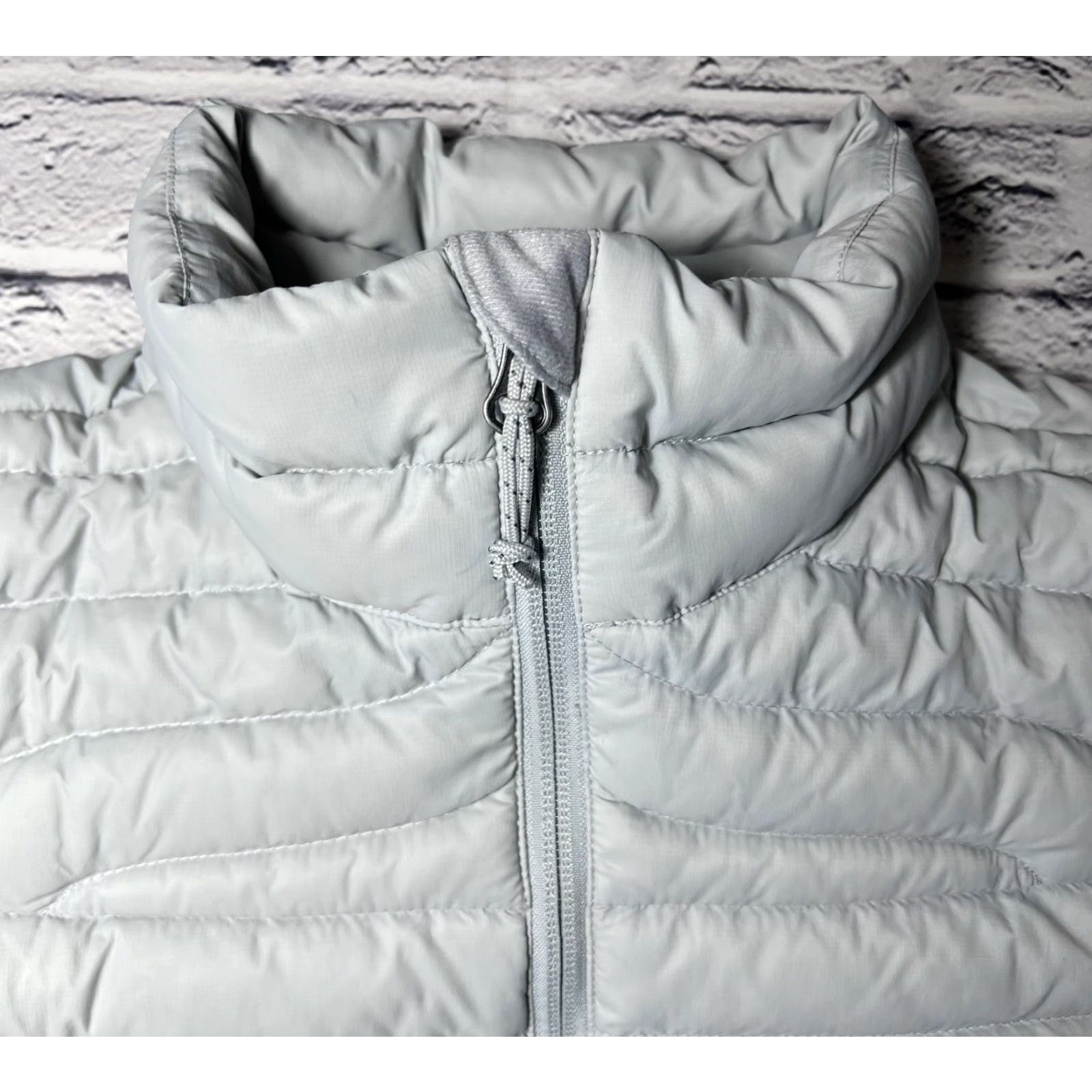 Mountain Hardwear VINTAGE Mountain Hardwear Down Puffer Jacket Women’s S Light Grey Nip?? Size S / US 4 / IT 40 - 4 Thumbnail