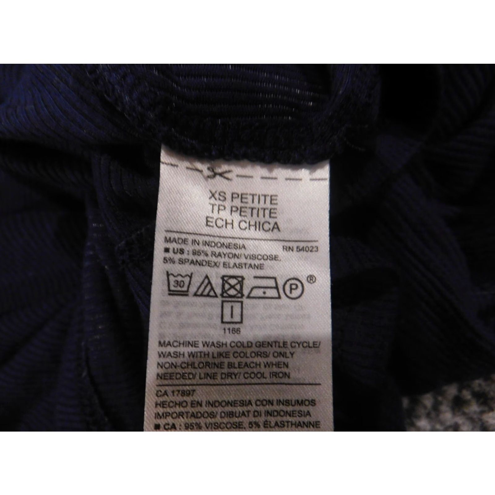 Old Navy Old Navy Womens Blouse PXS Petite Blue Round Neck Pullover Stretch Cotton Casual Regular Button Long Sleeve Vintage: No Size XS / US 0-2 / IT 36-38 - 6 Thumbnail