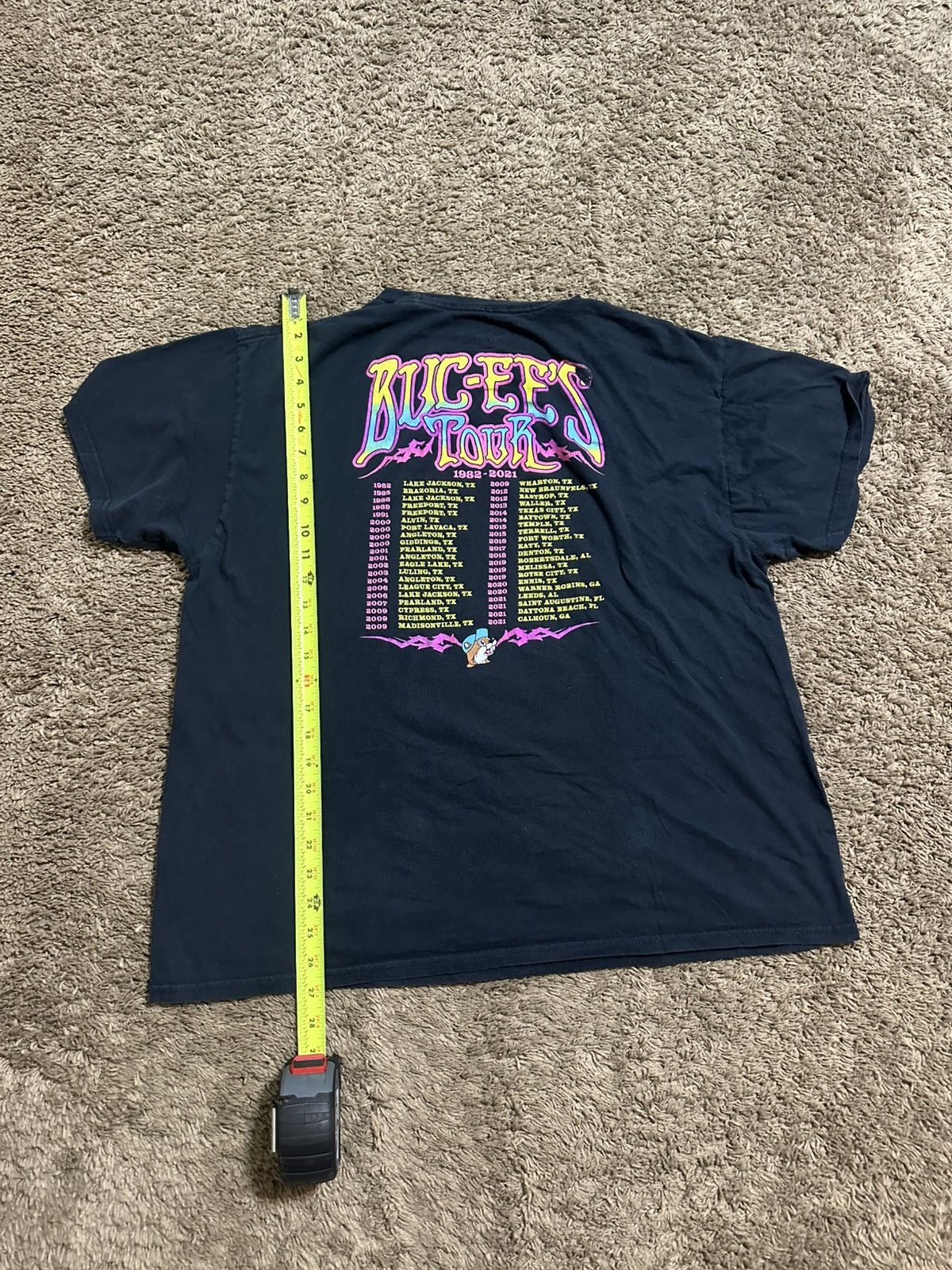 Other Vintage Buc-ee’s “would tour” shirt 00s size Xl Size US XL / EU 56 / 4 - 8 Thumbnail