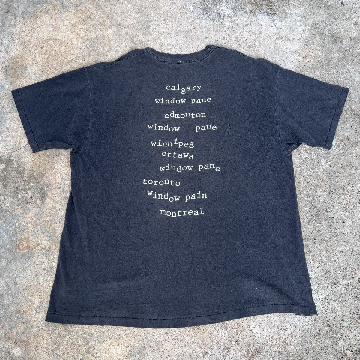 Band Tees Vintage 90s Pearl Jam Window Pain Tee XL Thrashed Sun Faded Size US XL / EU 56 / 4 - 17 Thumbnail