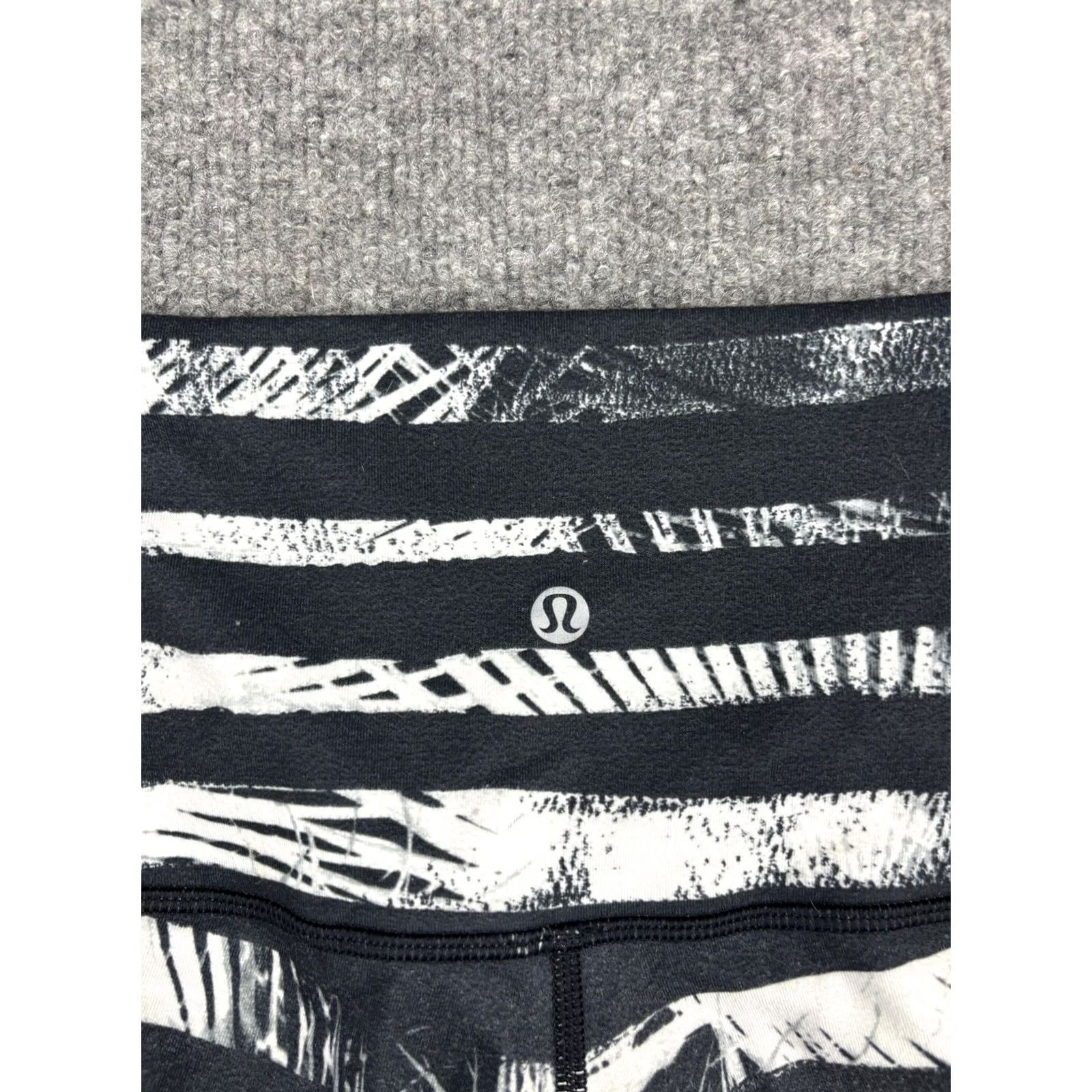 Lululemon Lululemon Pants Womens 4 Black White High Rise Ankle Leggings Yoga Activewear Pants Size 27" / US 4 / IT 40 - 7 Thumbnail
