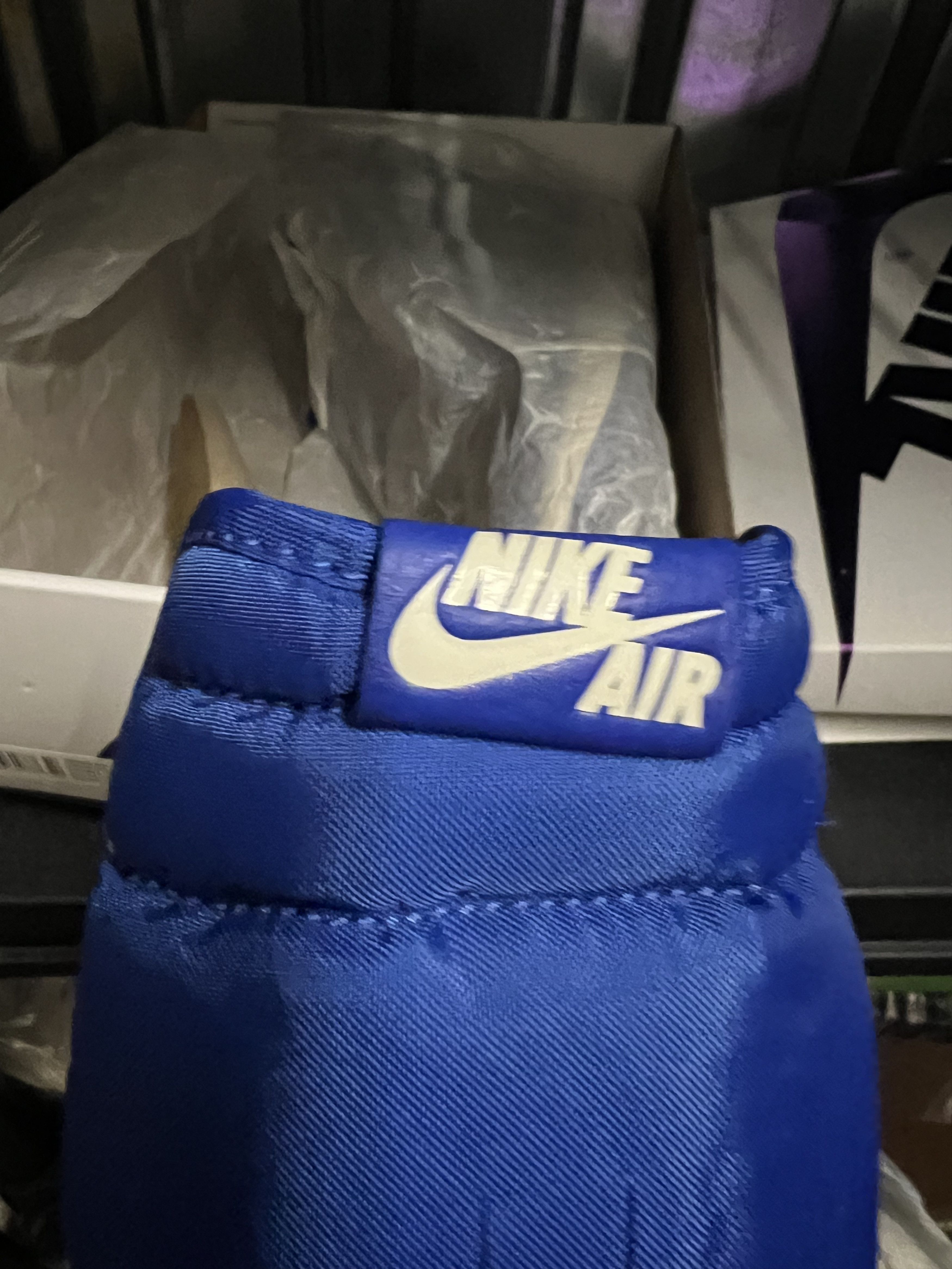 Jordan Brand Air Jordan 1 Retro High OG Hyper Royal 2018 Size US 10 / EU 43 - 7 Thumbnail