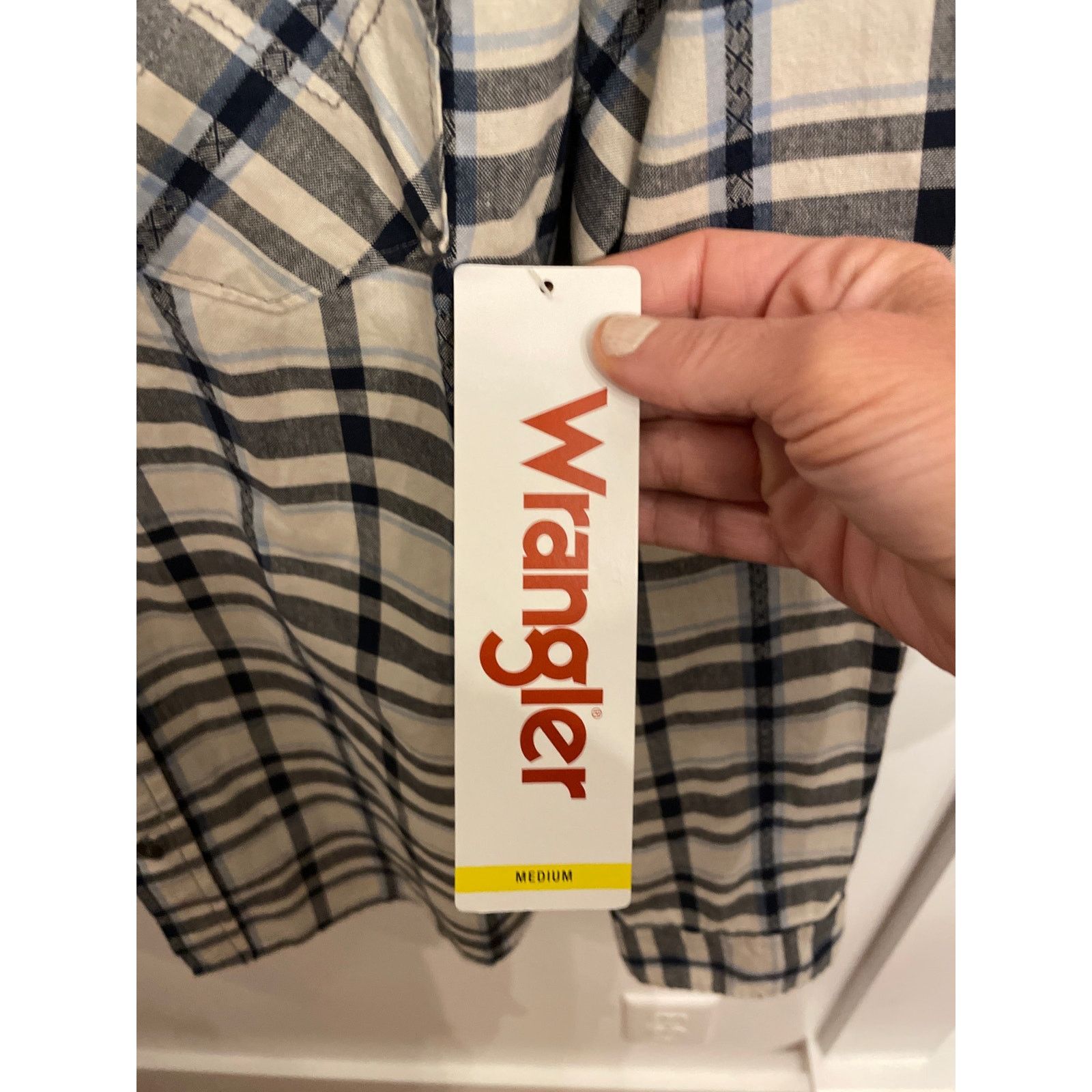 Wrangler NWT Wrangler Men's Utility Plaid Button Down, sz M Size US M / EU 48-50 / 2 - 6 Thumbnail