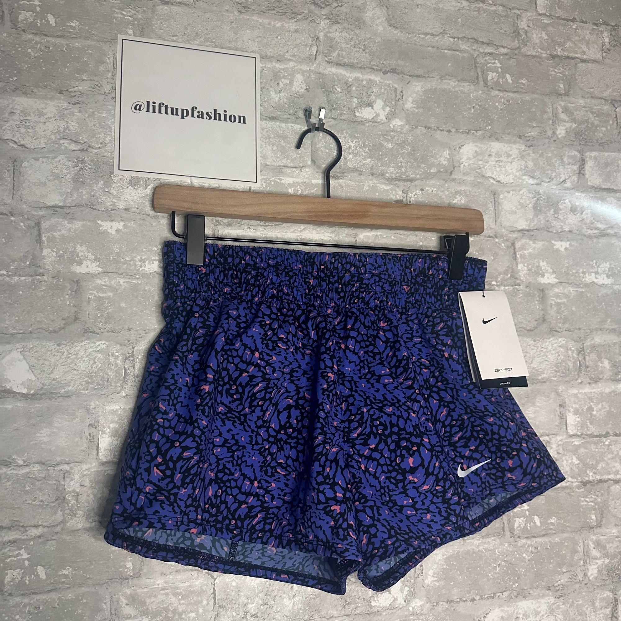 Nike Nike Women's One Dri-FIT Mid-Rise 3" Brief-Lined Shorts NWT Size 28" / US 6 / IT 42 - 2 Thumbnail