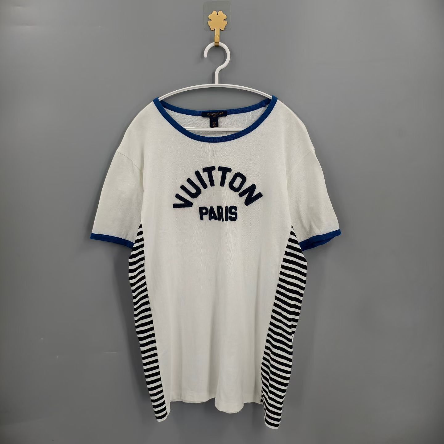 Louis Vuitton Louis Vuitton Flocked Logo T-Shirt Size L Size L / US 10 / IT 46 - 1 Thumbnail