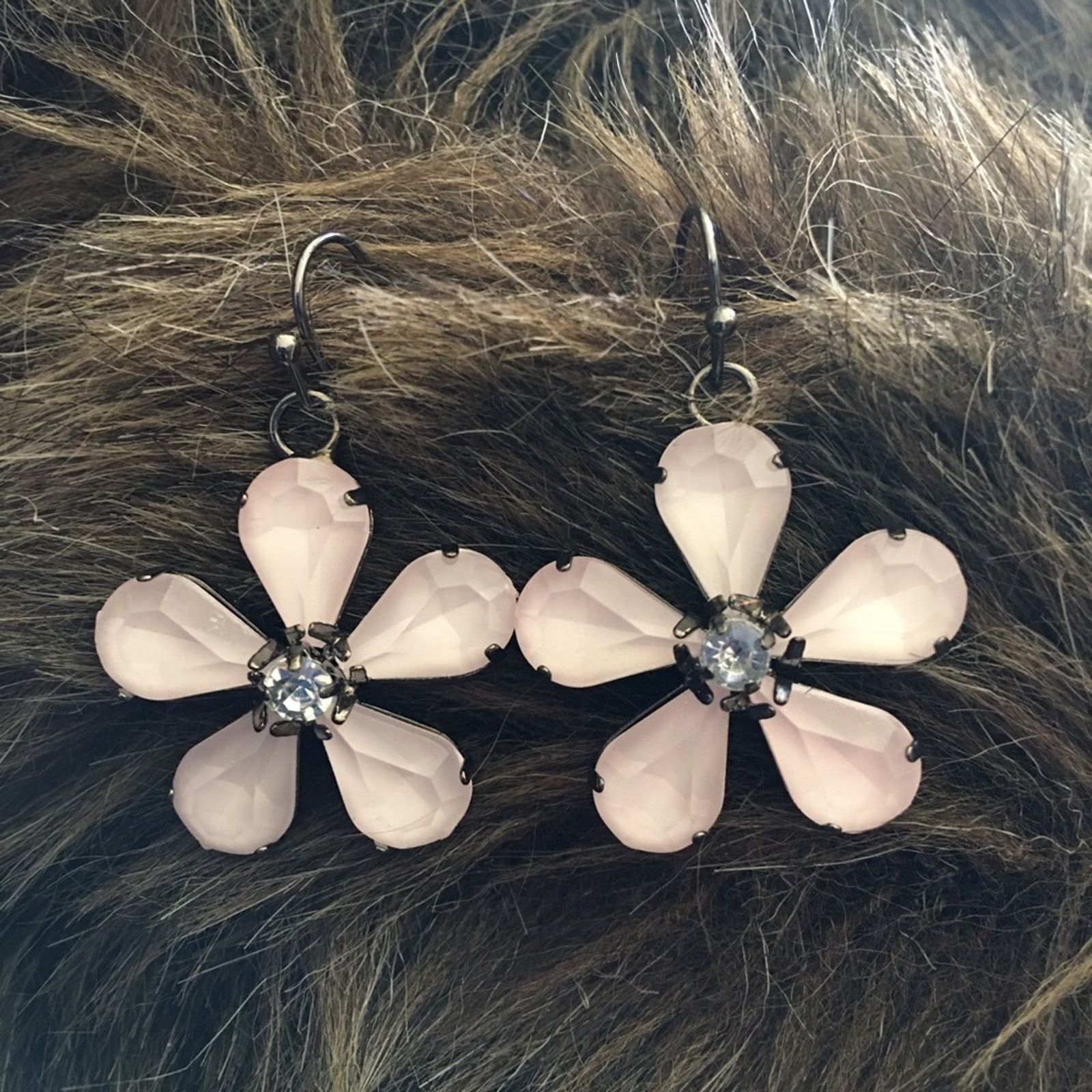 Jewelry Pale pink faceted stone flower fish hook earrings Size ONE SIZE - 1 Thumbnail