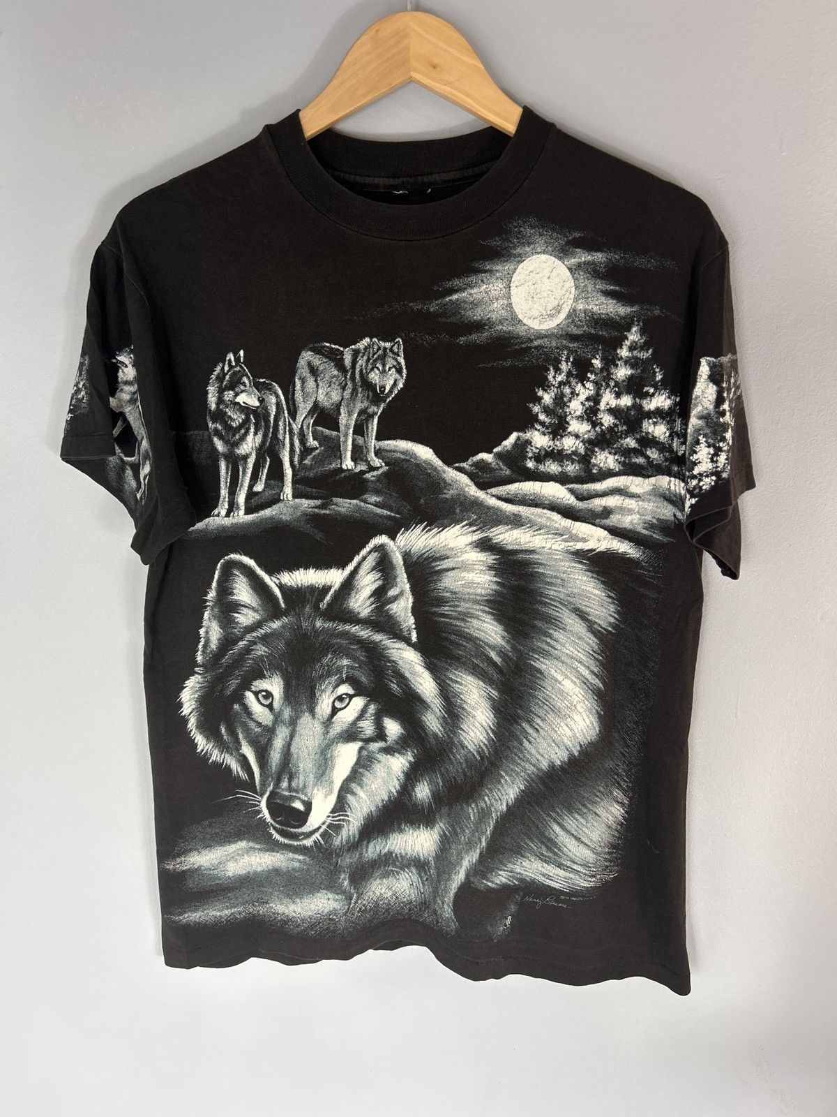 Vintage Vintage 1994 Harlequin Nancy Blauer Wolf All Over Print Tee Size US L / EU 52-54 / 3 - 1 Thumbnail