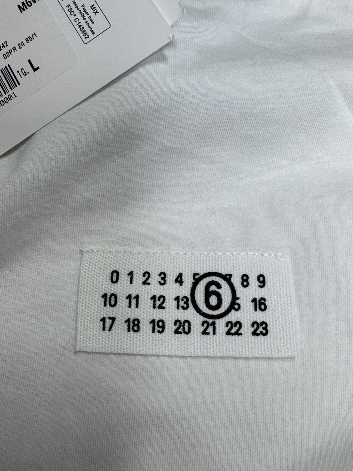 Maison Margiela NWT MM6 Minimalist Chest Logo Unisex T-Shirt - White, L Size US L / EU 52-54 / 3 - 11 Thumbnail