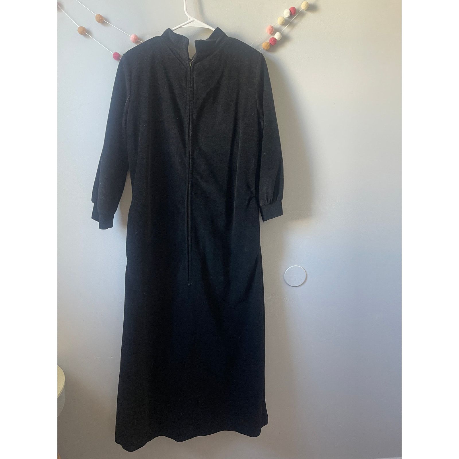 Vintage Vintage Embroidered Floral Velour Long Womens Nightgown Robe Size ONE SIZE - 4 Thumbnail
