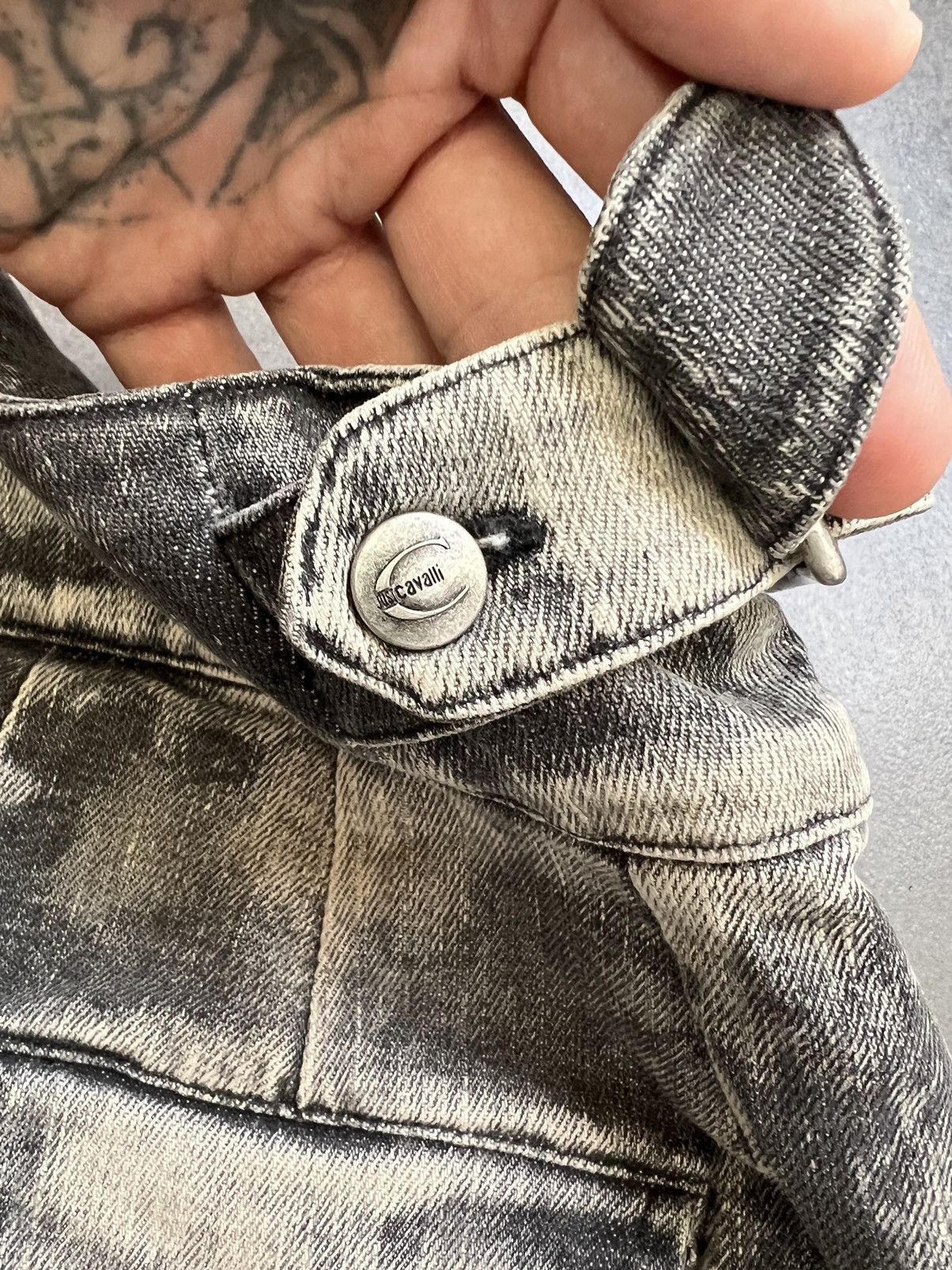 Japanese Brand × Just Cavalli × Vintage Belted Y2K bleach faded Tye dye Just Cavalli denim skirt Size 30" / US 8 / IT 44 - 4 Thumbnail