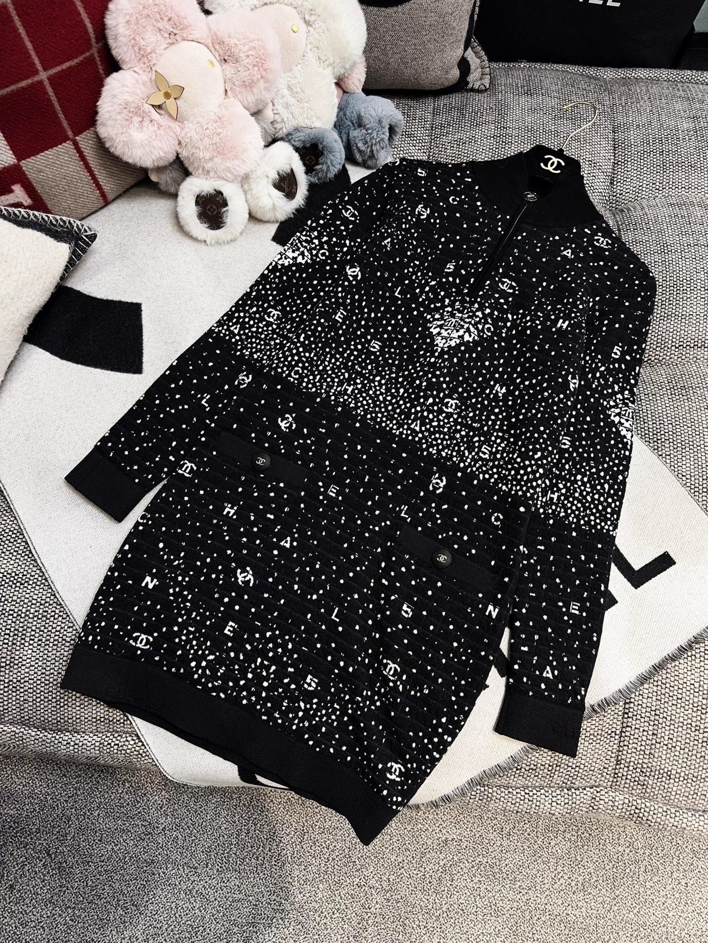 Chanel CHANEL 20n Cocow Ski Crystal Double C Knit LS Dress 36 New Size XS / US 0-2 / IT 36-38 - 3 Thumbnail