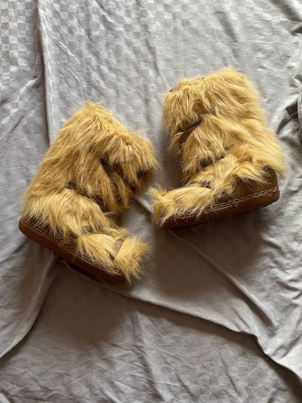 Designer BALENCI CARTI STYLE YETI FUR BOOTS SHOES Y2K Size US 8.5 / IT 38.5 - 1 Thumbnail