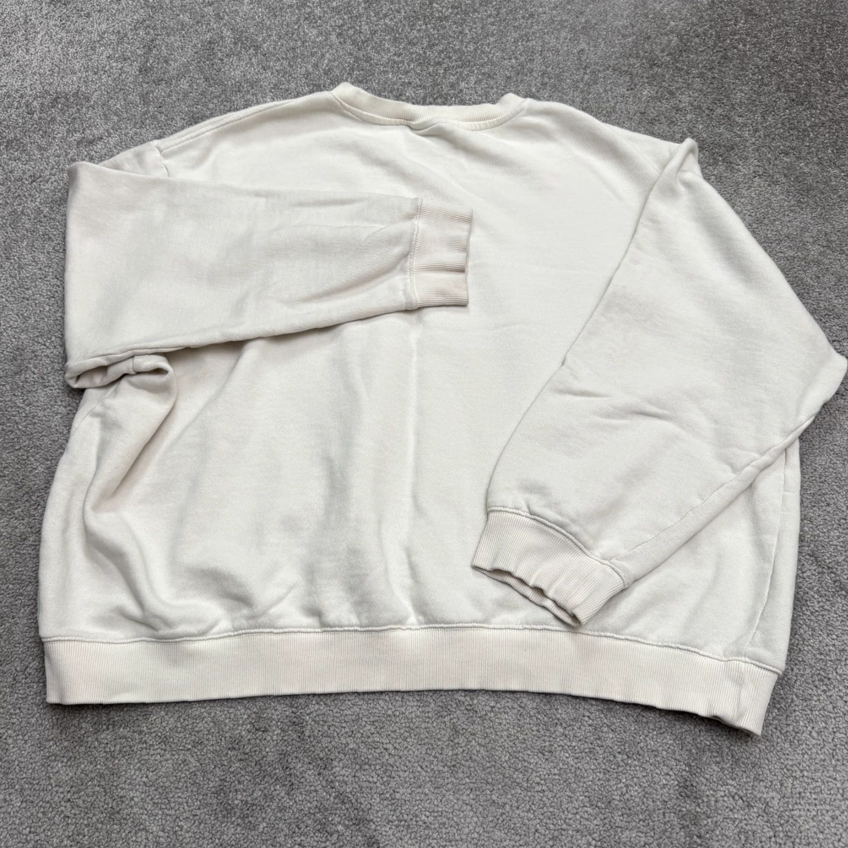 H&M VINTAGE Smiley x H&M Oversized Graphic Pullover Sweatshirt Women’s 2XL White Casual Streetwear Emojis Relaxed Fit Size XXL / US 16-18 / IT 52-54 - 2 Thumbnail