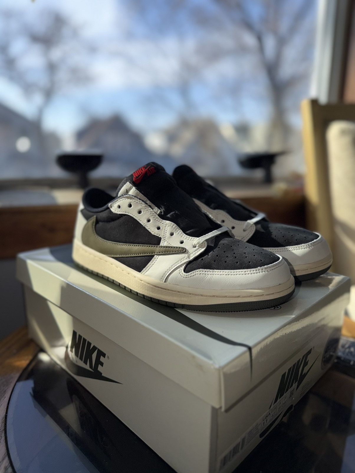 Jordan Brand × Travis Scott Jordan 1 Travis Scott Olive Size US 9.5 / EU 42-43 - 2 Thumbnail