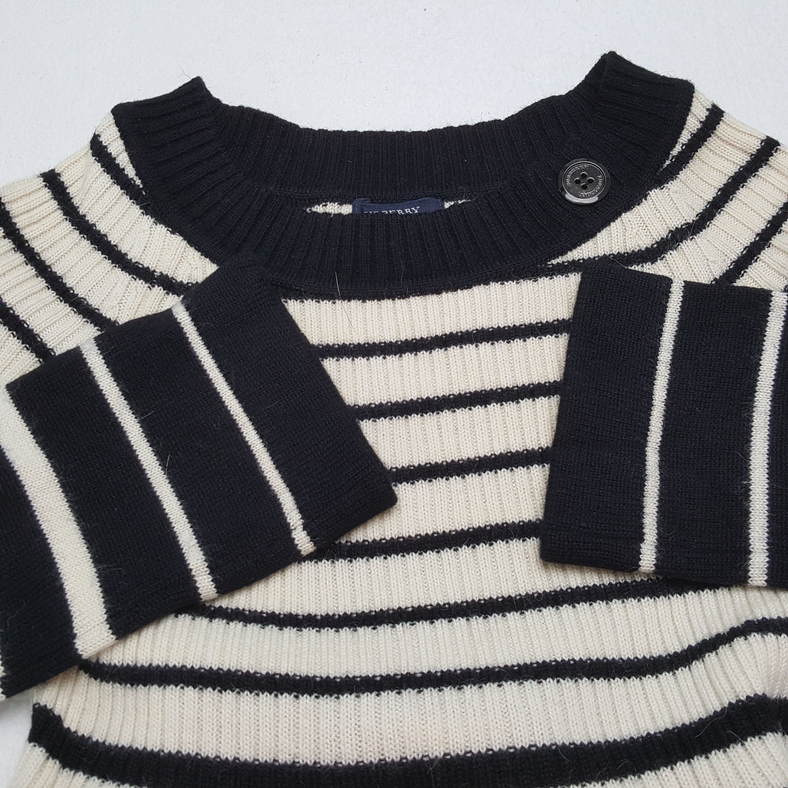 Burberry × Japanese Brand × Vintage Vintage BURBERRY LONDON Stripe Design Women's T-Shirts Size XXS / US 00 / IT 34 - 9 Thumbnail