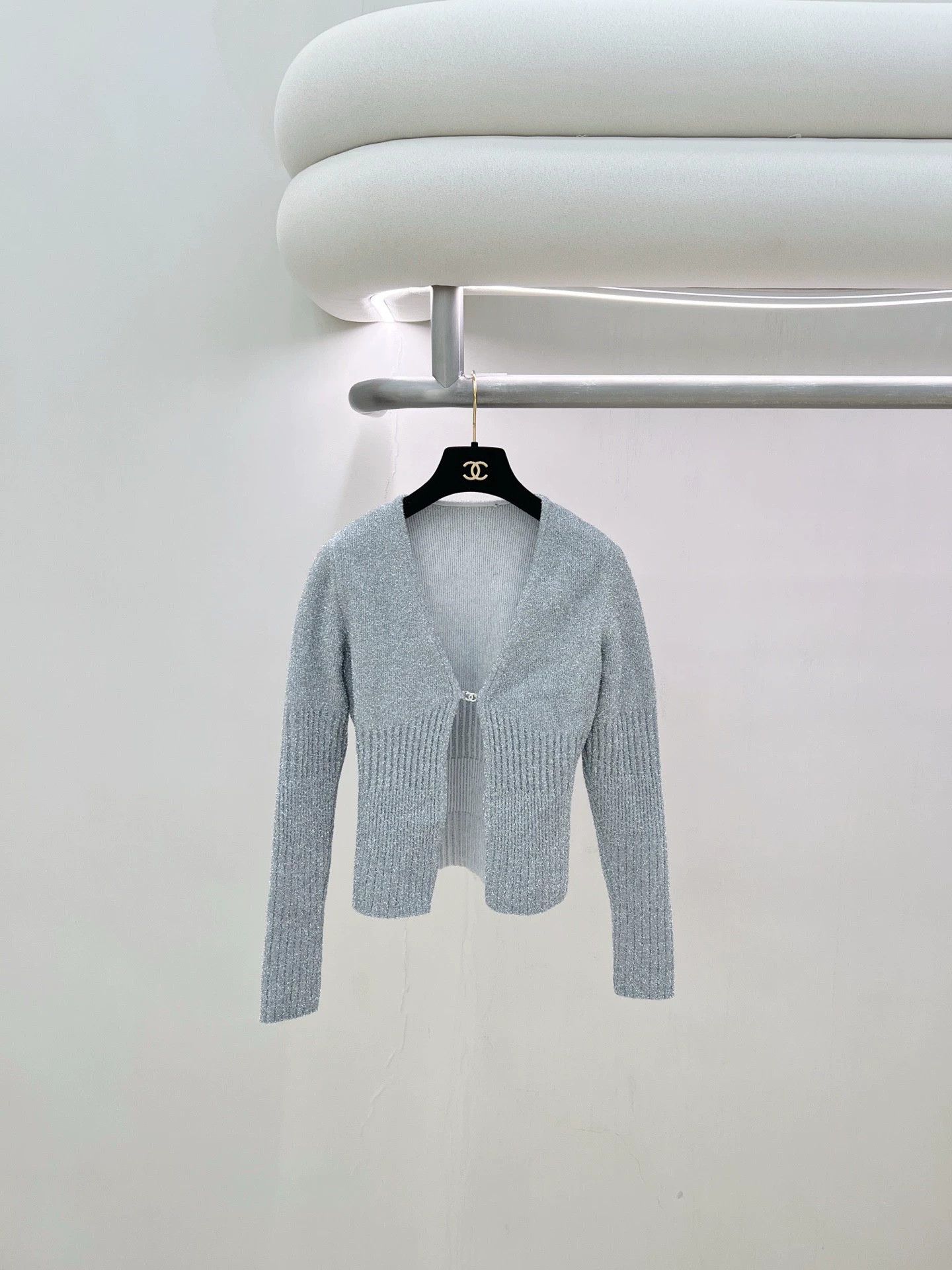 Chanel Chanel Vintage Silver Knitted Cardigan Size 34 Size XS / US 0-2 / IT 36-38 - 1 Thumbnail