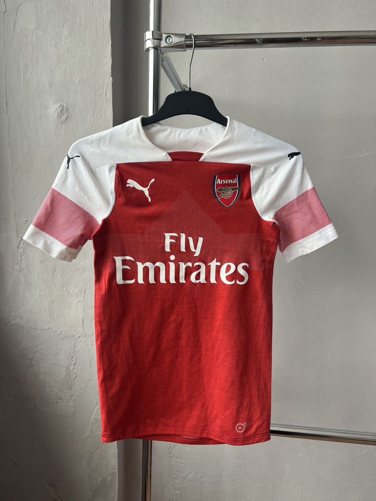 Puma 2018/19 ARSENAL FC PLAYER ISSUED HOME SOCCER JERSEY SIZE S Size US S / EU 44-46 / 1 - 3 Thumbnail