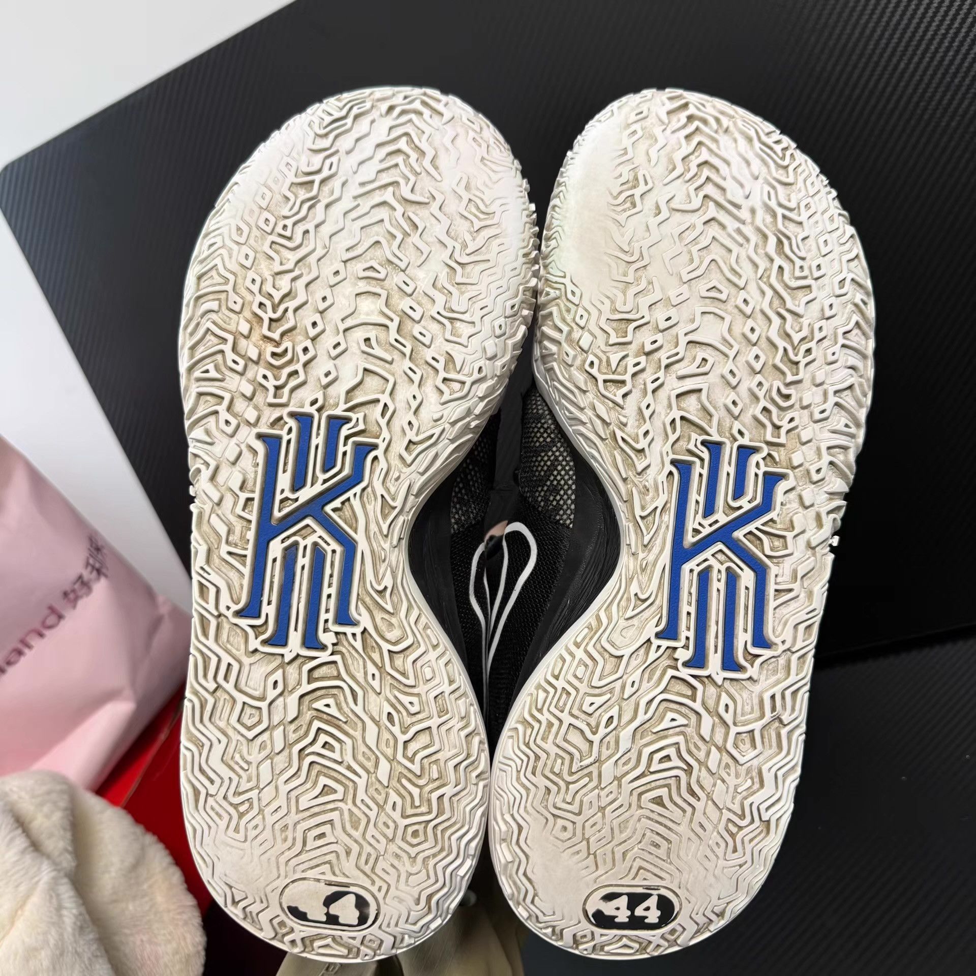 Nike Nike Kyrie 6 Q11 Size US 10 / EU 43 - 4 Thumbnail