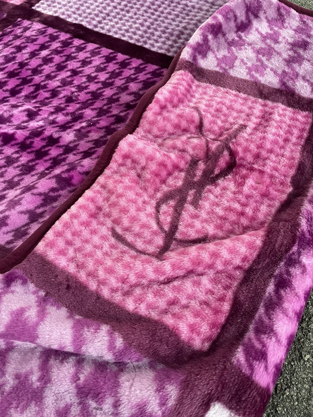 Yves Saint Laurent Yves Saint Laurent Blanket Carpet Size ONE SIZE - 9 Thumbnail