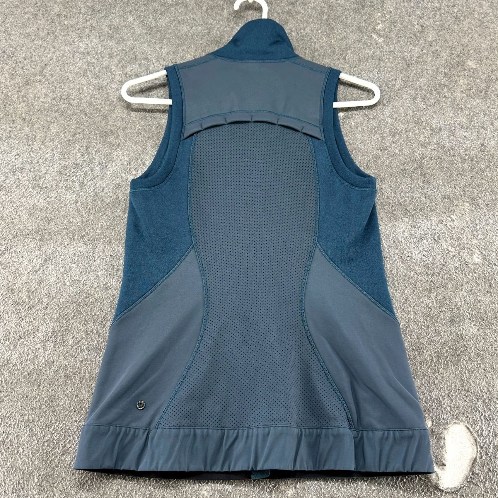 Lululemon Lululemon Vest Womens 6 Blue Reflective Full Zip Bomber Jacket Sleeveless Pattern: Solid, Lined, Pockets, Reflective Ladies 6 Blue Size M / US 6-8 / IT 42-44 - 7 Thumbnail