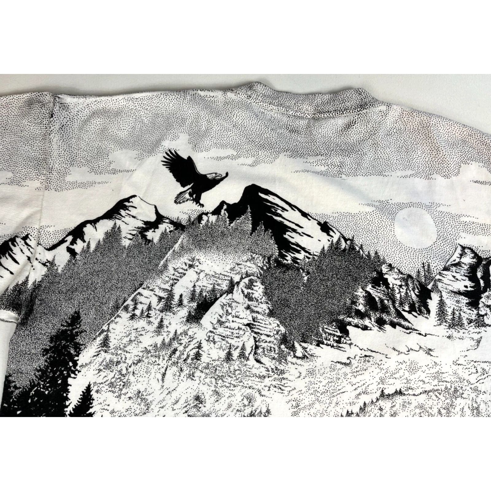Vintage VINTAGE Summer Fun Men's T-Shirt Mountain Wildlife Allover Print Sz L Size US L / EU 52-54 / 3 - 3 Thumbnail