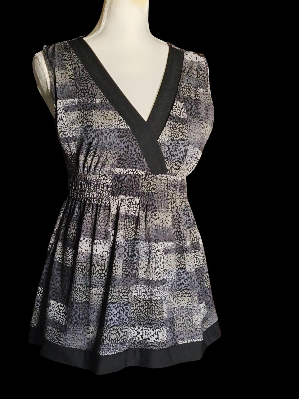 Designer A.N.A. Sleeveless V-Neck Tunic Top with Elastic Waist Size M / US 6-8 / IT 42-44 - 1 Thumbnail