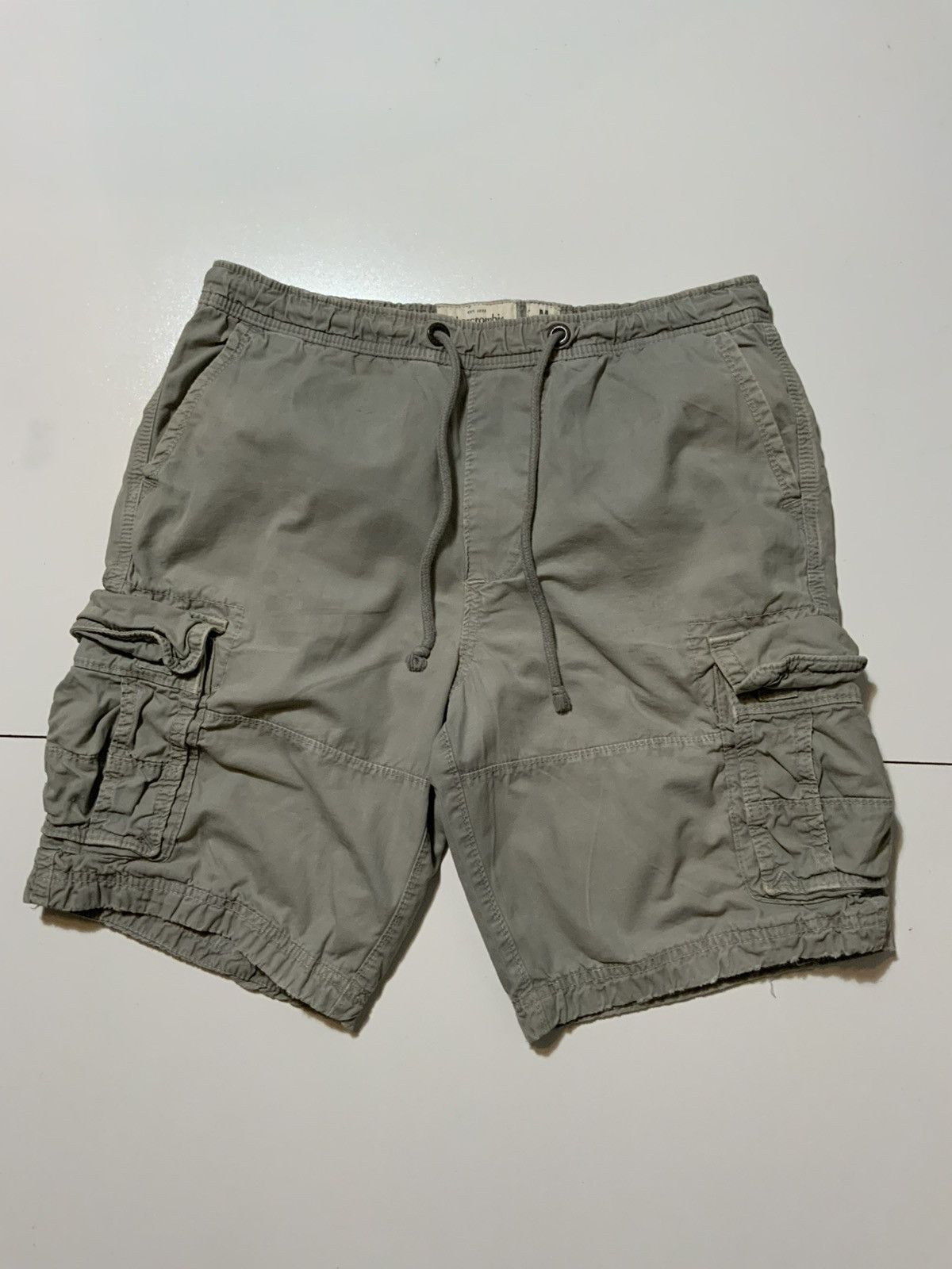 Abercrombie & Fitch Abercrombie & Fitch New York Grey Cargo Cotton Twill Shorts Size US 32 / EU 48 - 1 Thumbnail