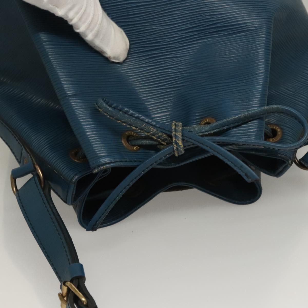 Louis Vuitton LOUIS VUITTON Epi Petit Noe Shoulder Bag Blue M44105 Size ONE SIZE - 6 Thumbnail