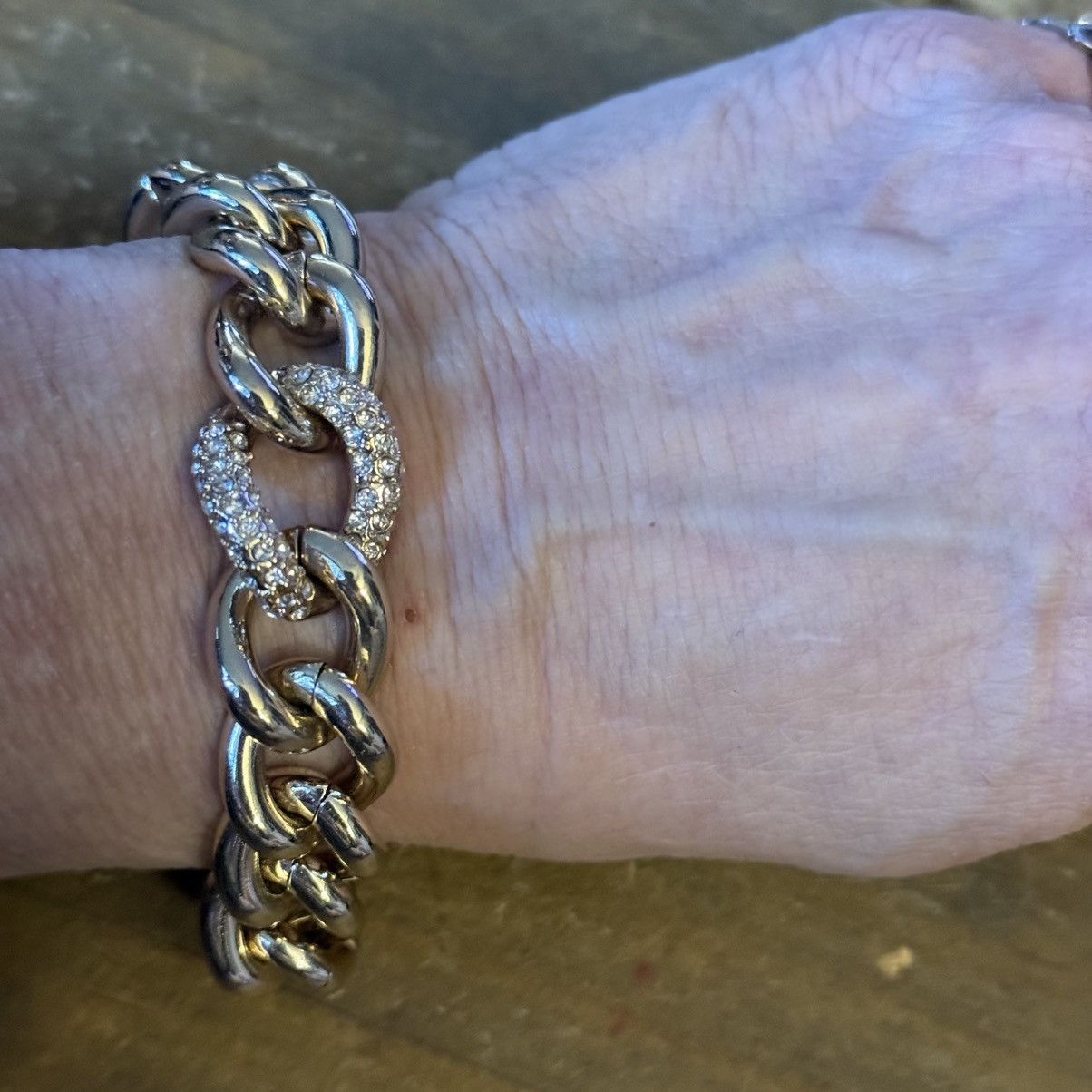Victoria's Secret Victoria’s Secret gold tone curb link pave toggle bracelet Size ONE SIZE - 3 Thumbnail