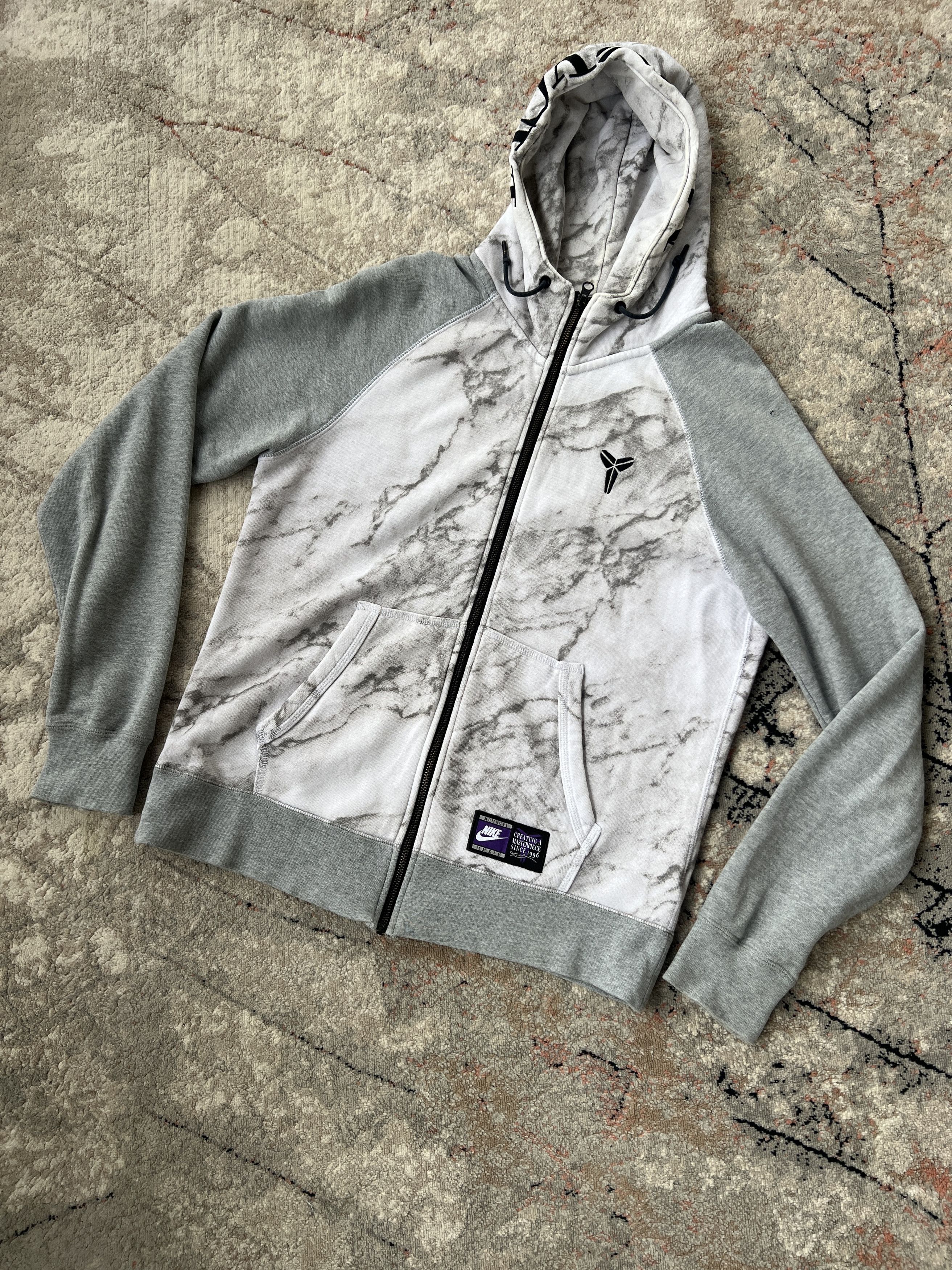 Nike Nike Kobe Creating a Masterpiece Since 1999 MMXIV Zip Hoodie Size US M / EU 48-50 / 2 - 1 Thumbnail