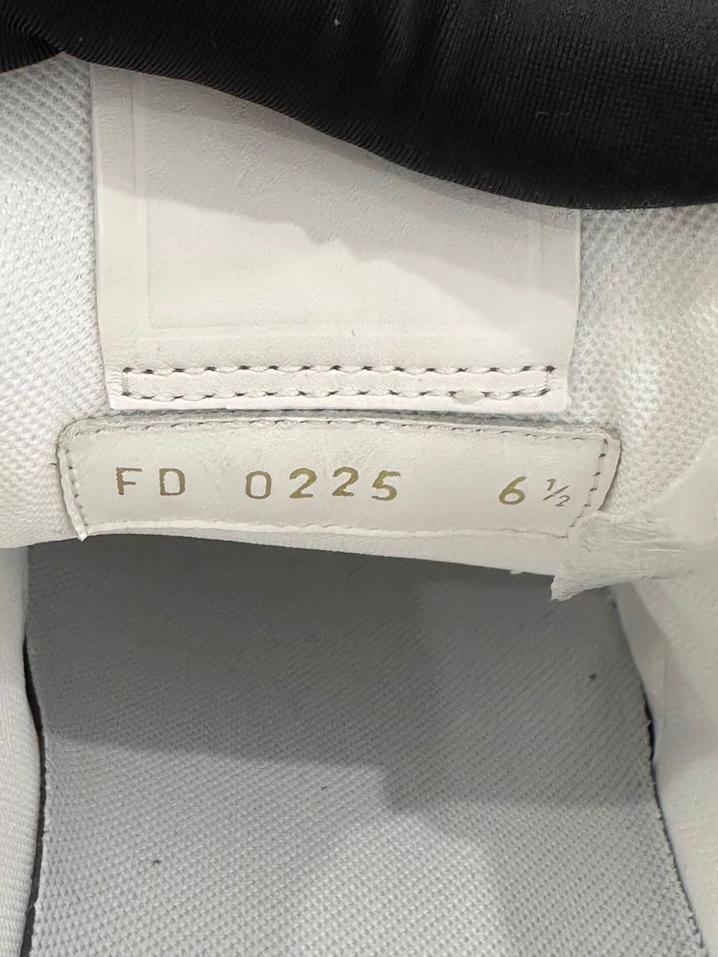 Louis Vuitton LV Men's Blue White Colorblock Beaded Logo Trainer Size US 7.5 / EU 40-41 - 9 Thumbnail