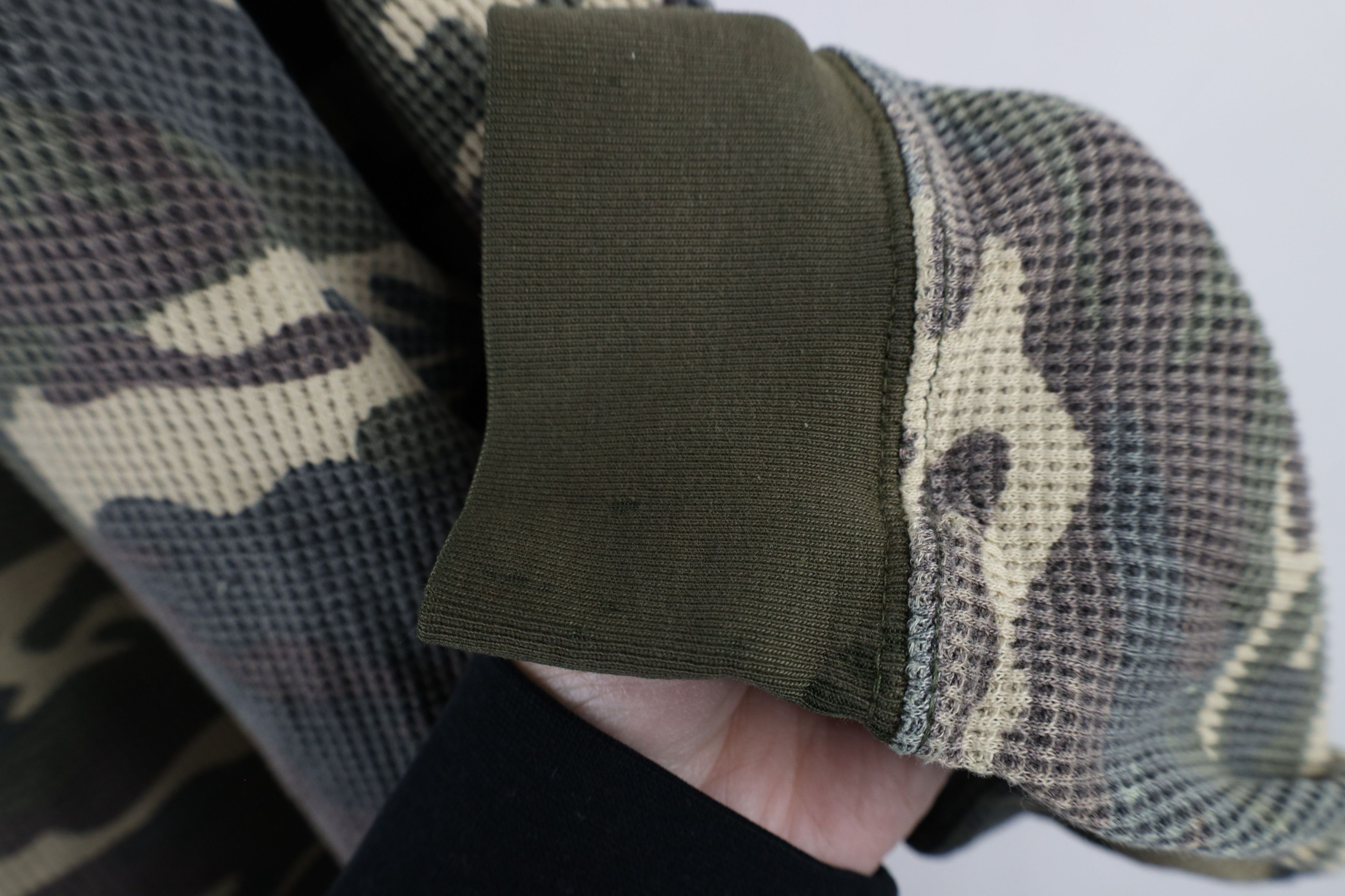 Vintage Vintage 90s Streetwear Camouflage Waffle Knit T-Shirt Size US L / EU 52-54 / 3 - 8 Thumbnail