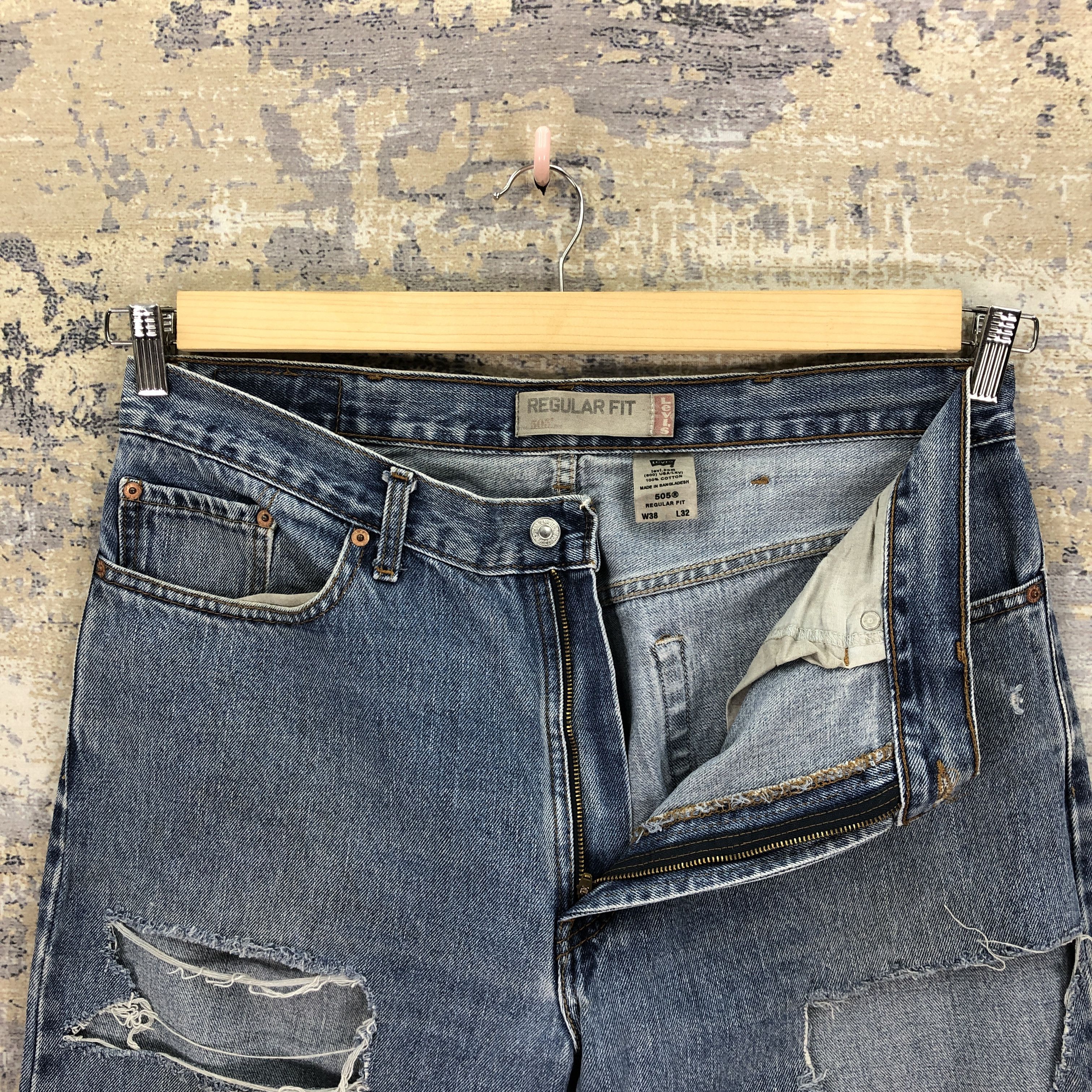 Levi's Vintage Levis 505 Jeans Distressed Levi's Light Wash Denim Size US 36 / EU 52 - 6 Thumbnail