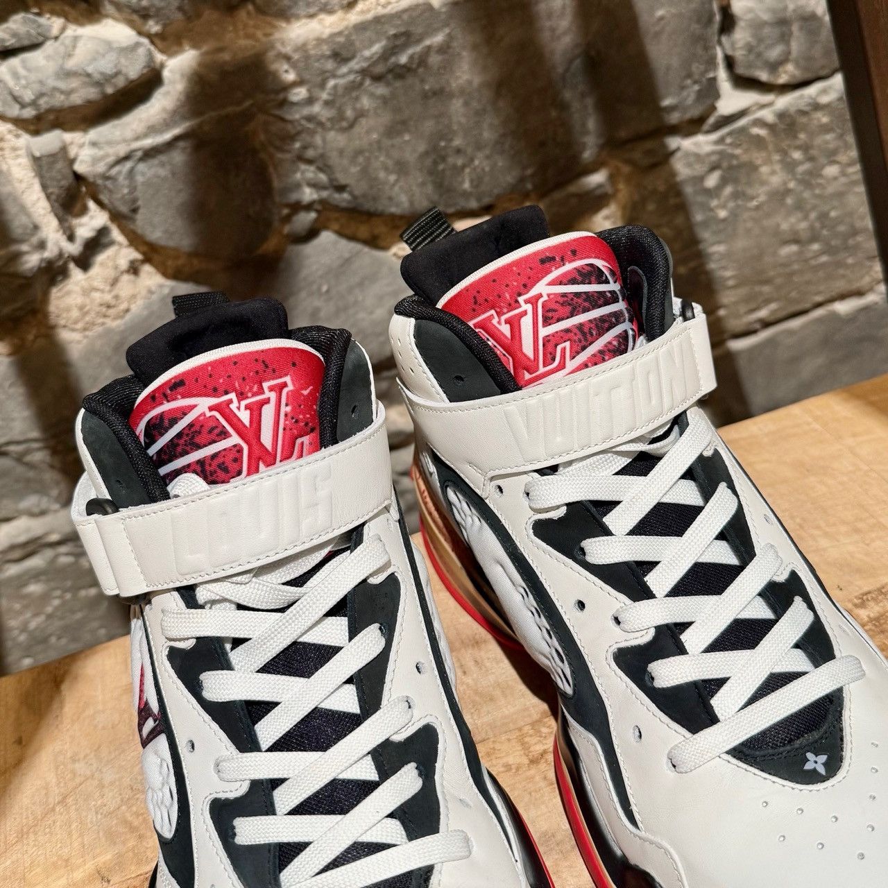 Louis Vuitton Louis Vuitton FW22 White Red Trainer 2 Basketball Sneakers Size US 8.5 / EU 41-42 - 5 Thumbnail