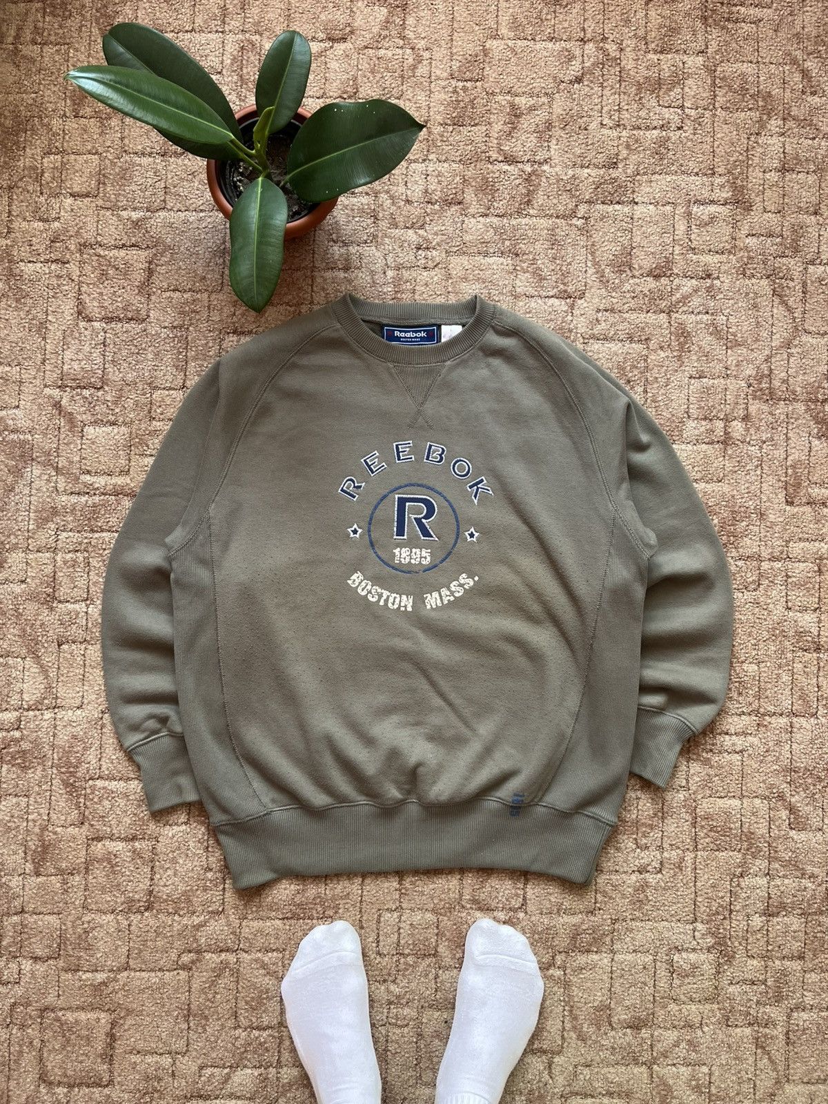 Reebok Vintage Reebok 90's Green Big Logo Boston USA Sweatshirt Size US L / EU 52-54 / 3 - 1 Thumbnail