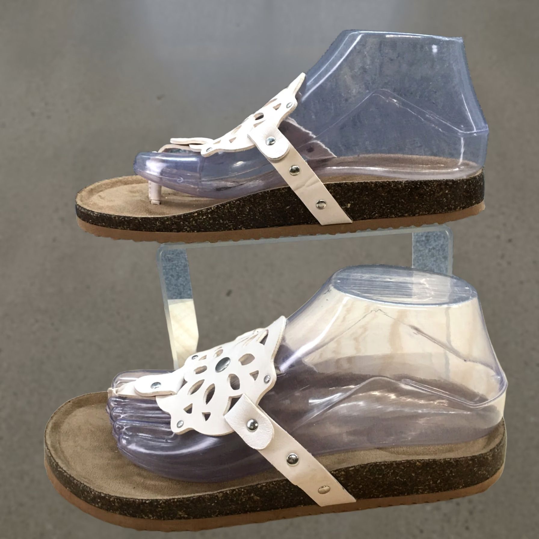 Vintage Maurices Sandal Womens 8M Beige Vanessa Medallion Toe Thong Footbed Casual NEW Size US 8 / IT 38 - 1 Thumbnail