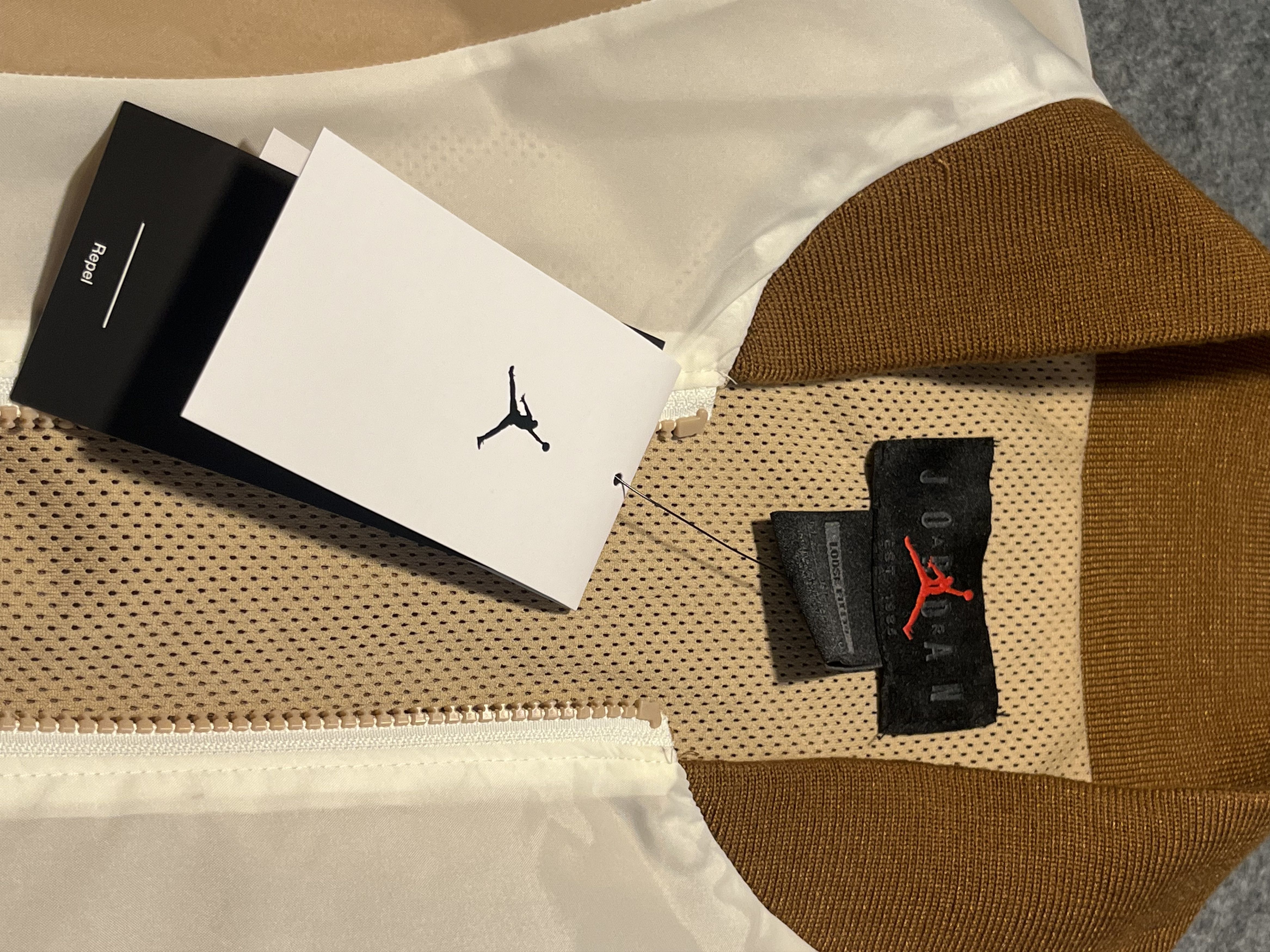 Nike Nike Air Jordan Jumpman Windbreaker Jacket Large FB7032-281 Size US M / EU 48-50 / 2 - 3 Thumbnail