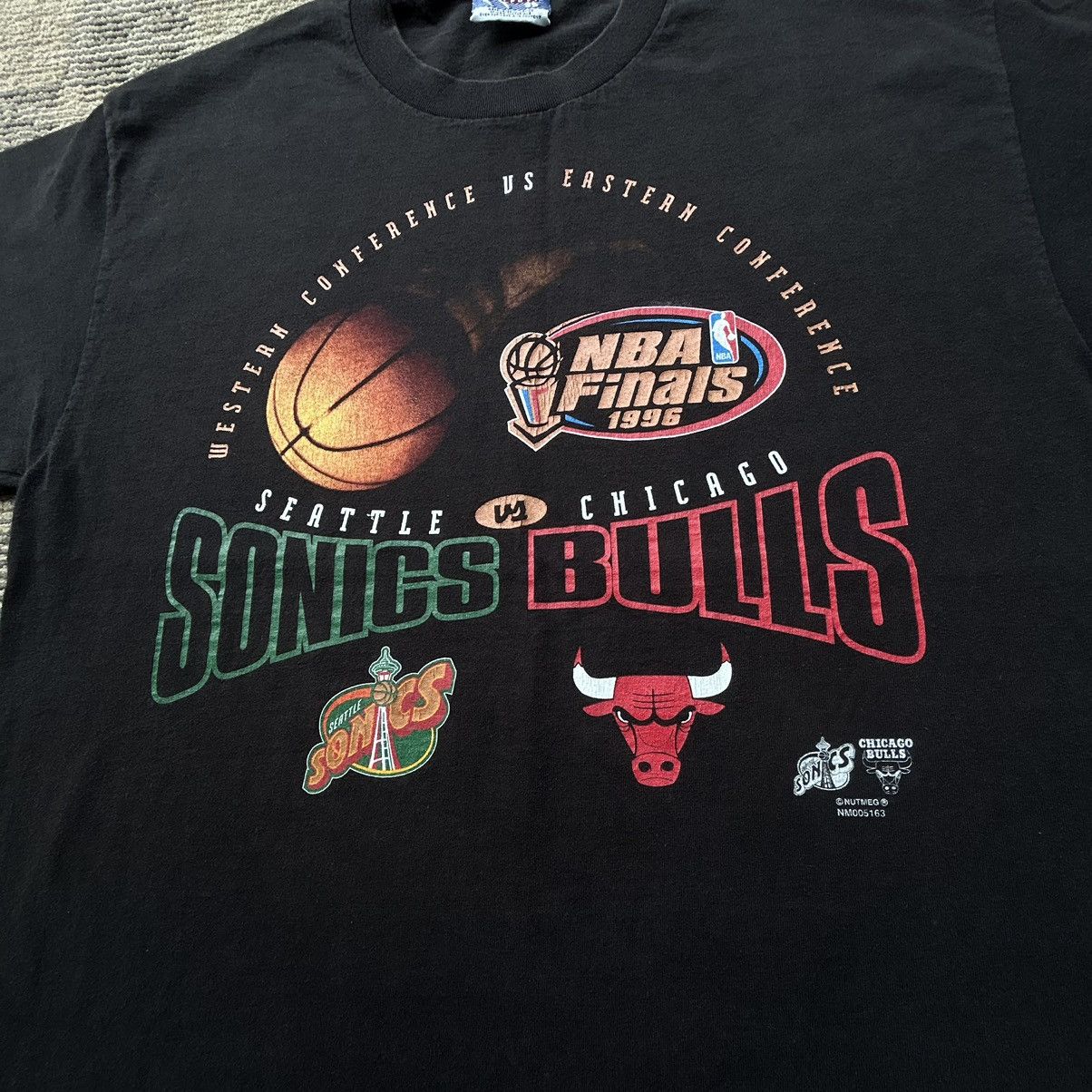Lee Vintage 1996 NBA Finals Supersonics VS. Bulls Lee Sport Tee Size US XL / EU 56 / 4 - 2 Thumbnail