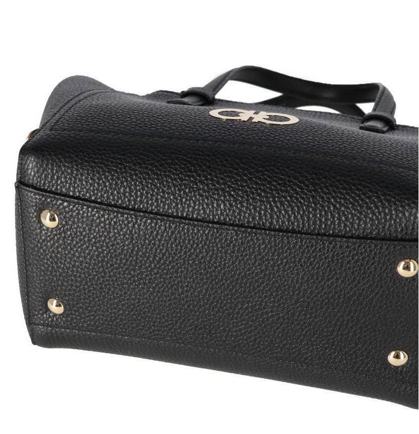 Salvatore Ferragamo o1s1rm0924 Size: OS / Leather Tote Bag in Black Size ONE SIZE - 4 Thumbnail
