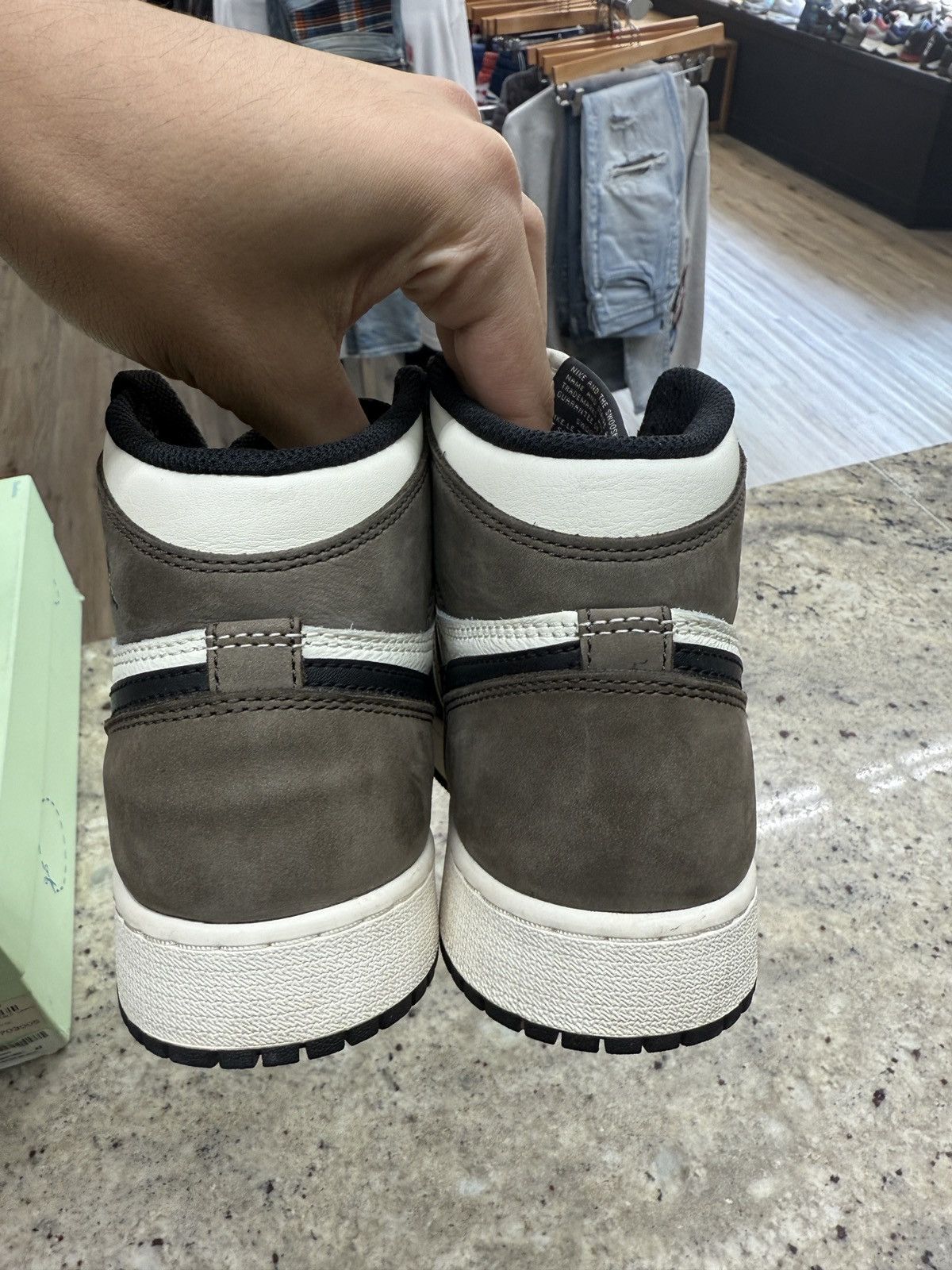 Jordan Brand Jordan 1 Retro High Dark Mochas Size US 5.5 / EU 38 - 4 Thumbnail