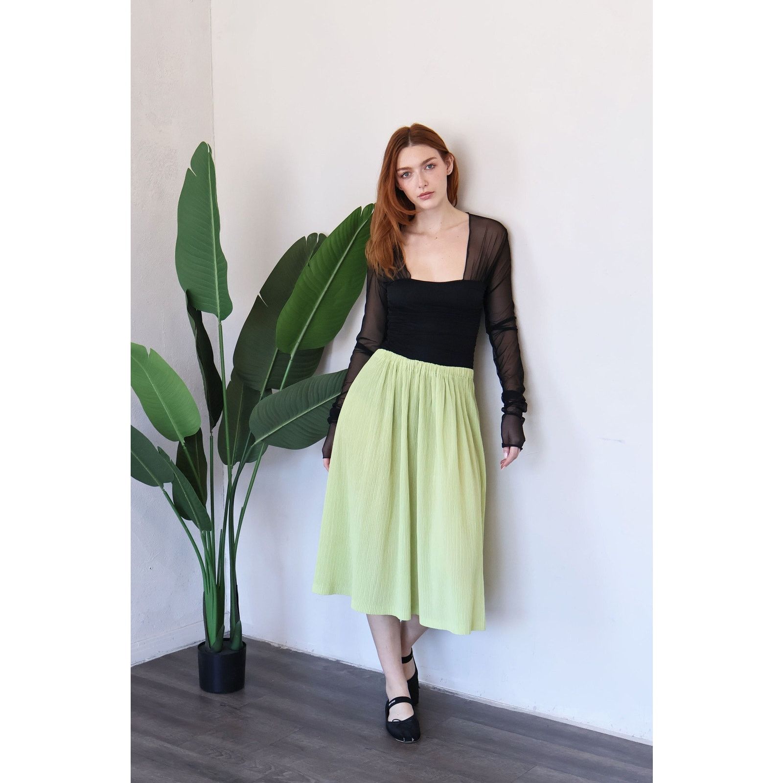 Issey Miyake Vintage ISSEY MIYAKE FETE Lime Green Pleated Skirt Size 30" / US 8 / IT 44 - 1 Thumbnail