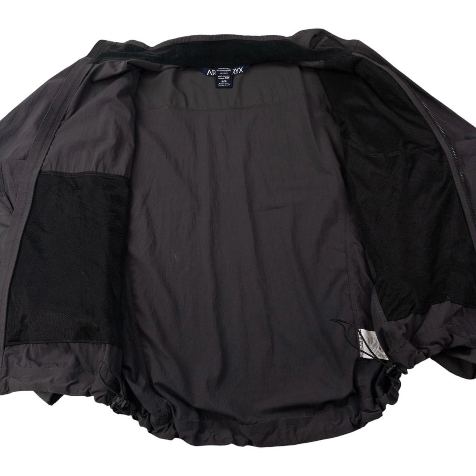 Arc'teryx Vintage Arcteryx Lightweight Zip Up Jacket Size M Size US M / EU 48-50 / 2 - 5 Thumbnail