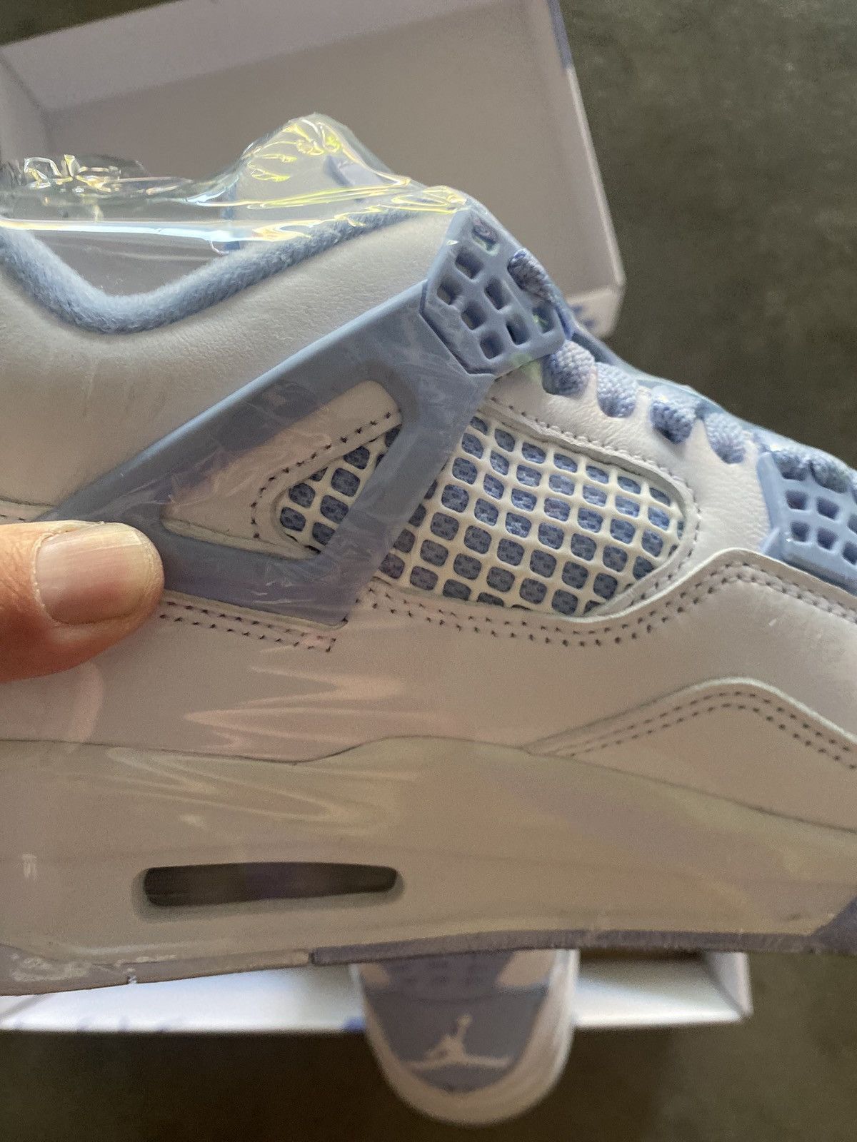 Jordan Brand 8W Jordan 4 Forget Me Not Size US 8 / EU 41 - 10 Thumbnail