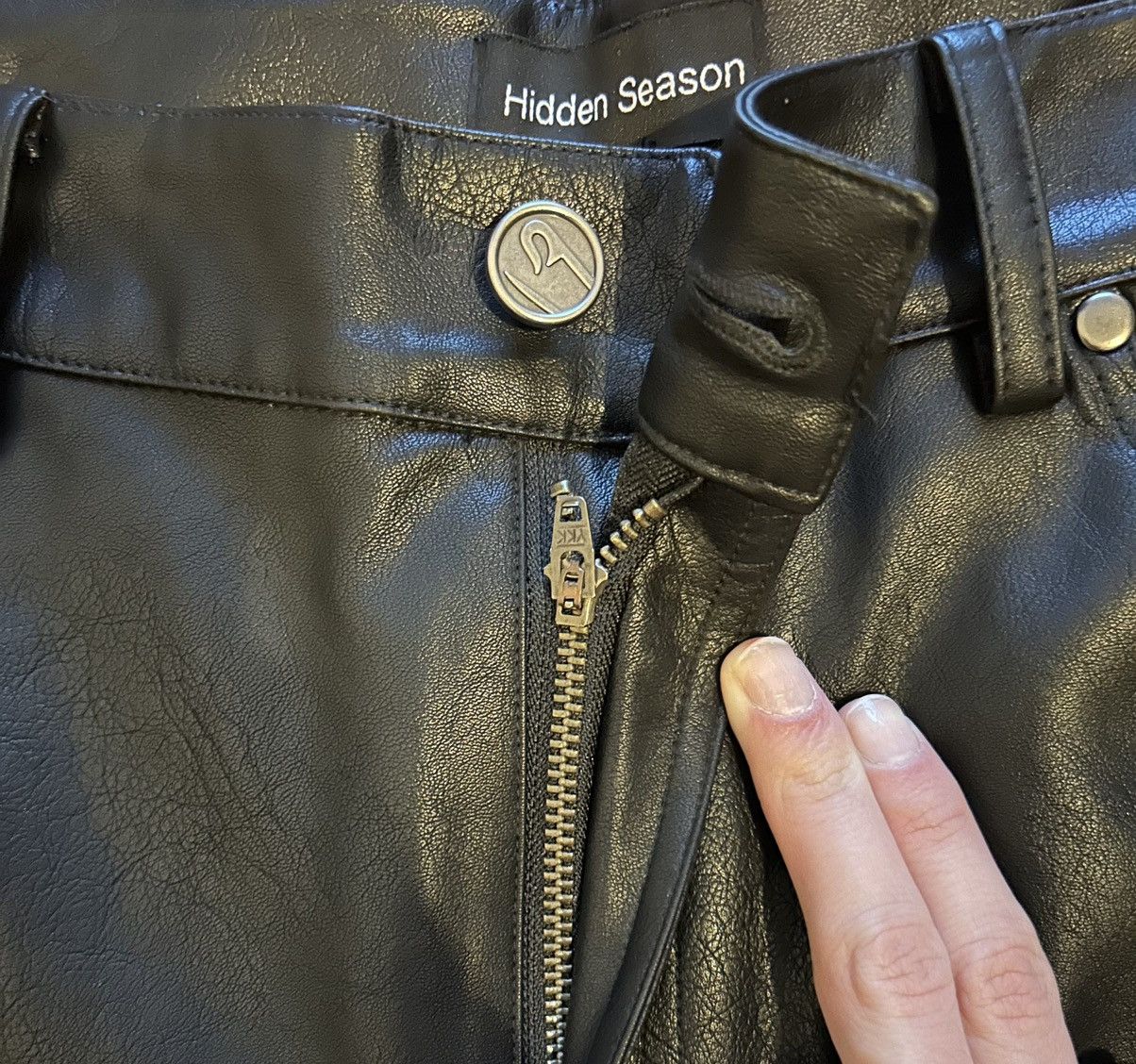 Other Hidden Season black leather baggy shorts Size US 34 / EU 50 - 9 Thumbnail