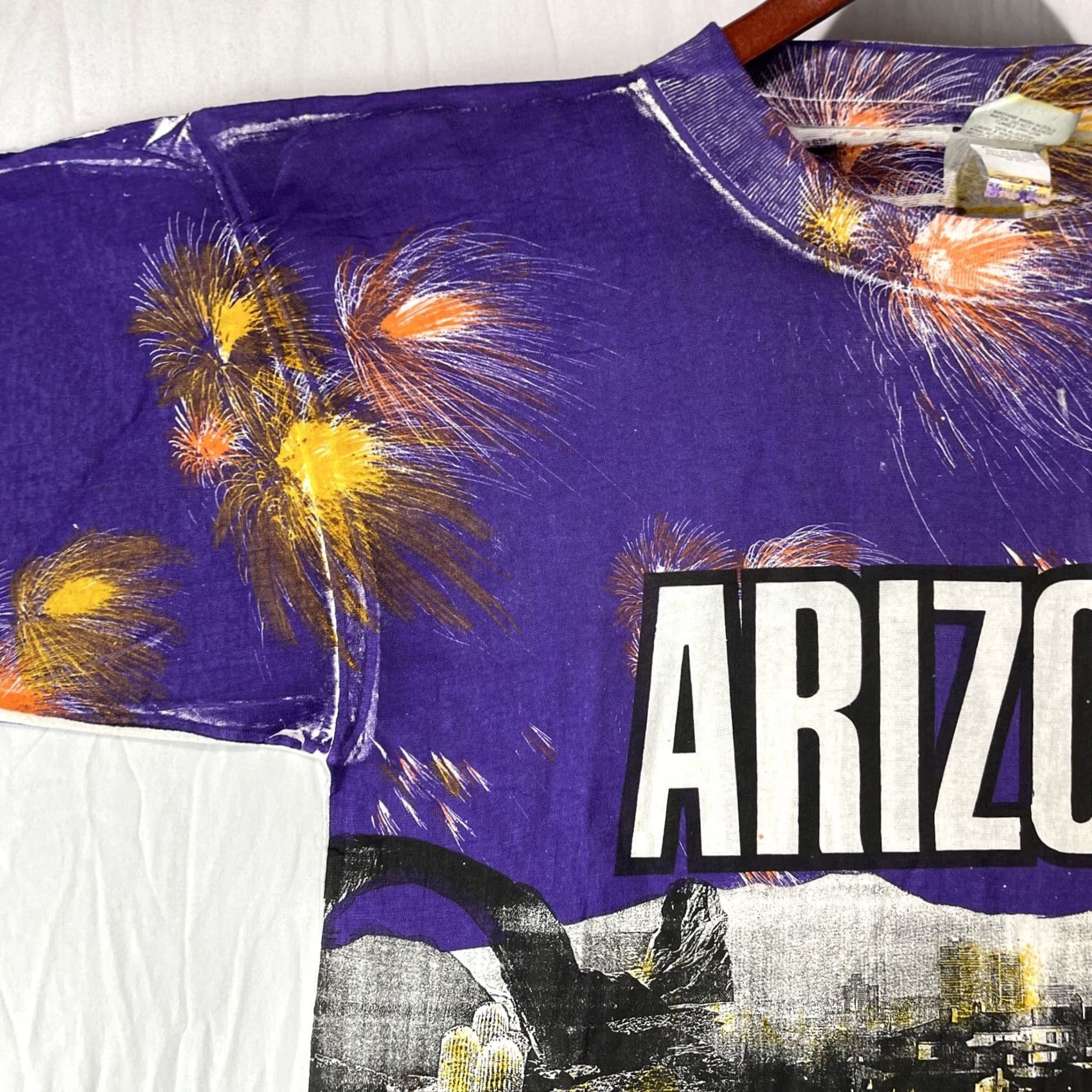 Vintage VINTAGE Sunny Arizona Shirt Mens Large Purple City Skyline All Over Print Graphic T-Shirt 90s City Western Mens Size US L / EU 52-54 / 3 - 6 Thumbnail