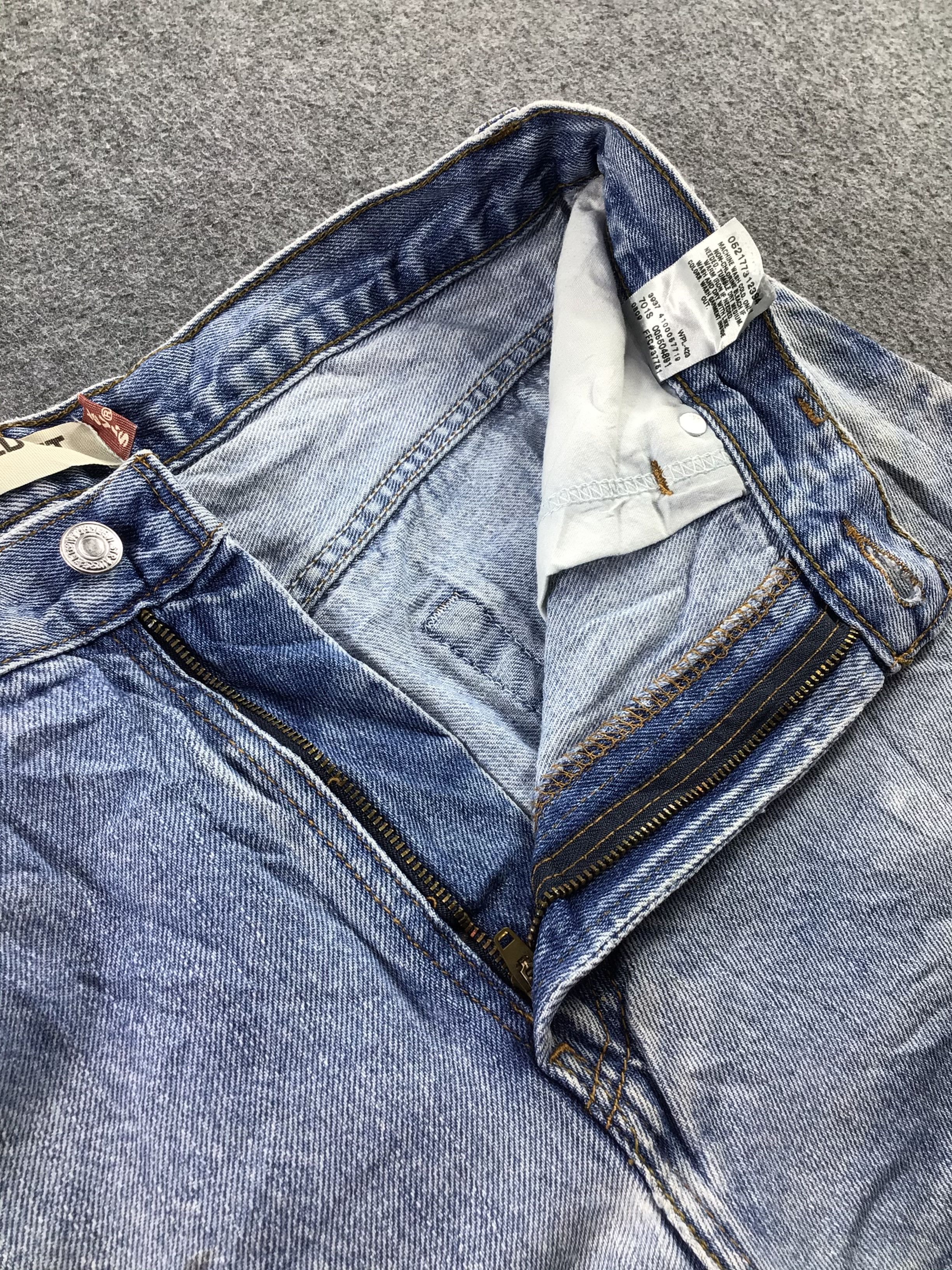 Levi's Vintage Levis 550 Jeans Faded Blue Denim KJ191 Size US 33 - 8 Thumbnail