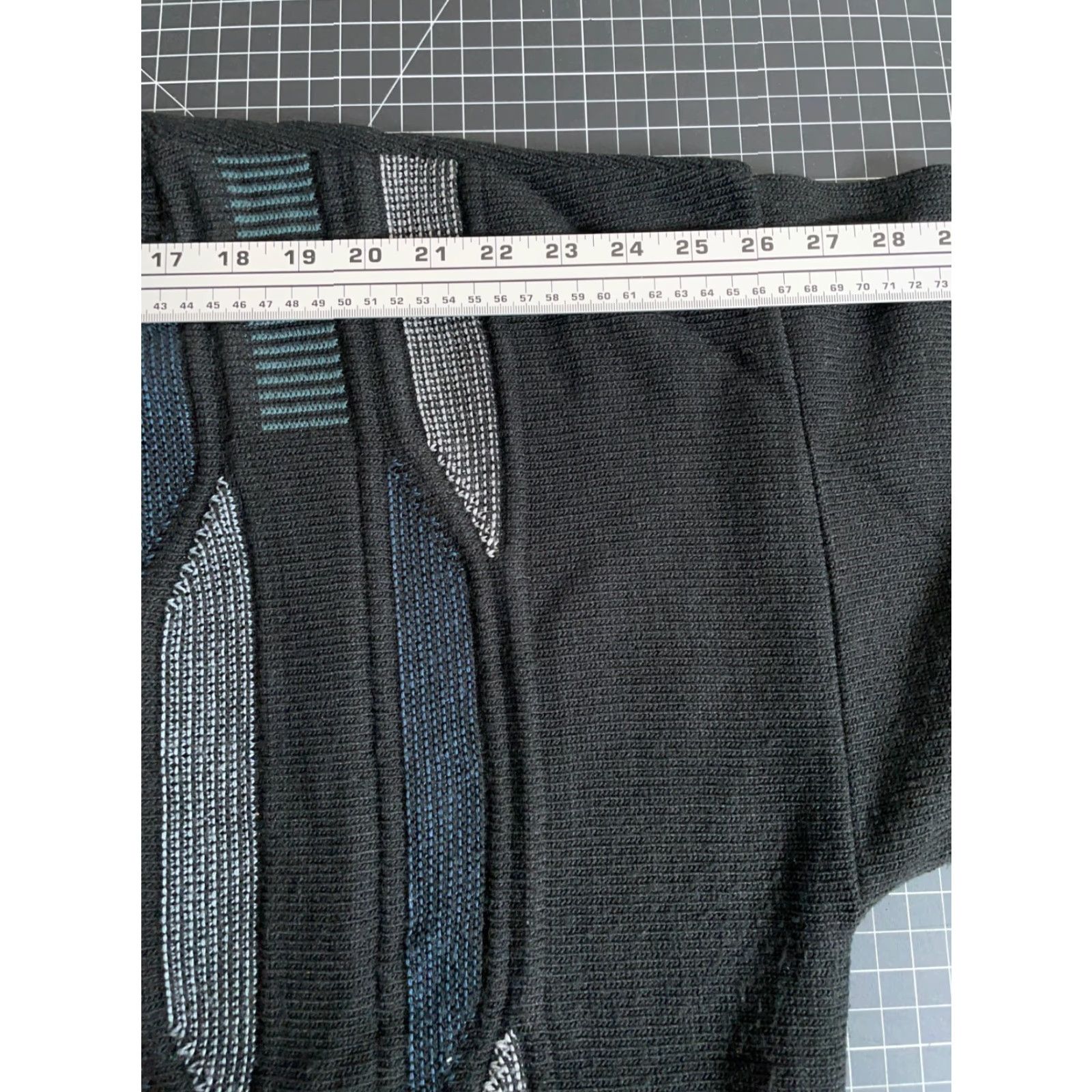 Coogi VINTAGE Protege Sweater Men 2XL Acrylic Black 90s Crew Neck Geometric Knit Pullover Size US XXL / EU 58 / 5 - 7 Thumbnail