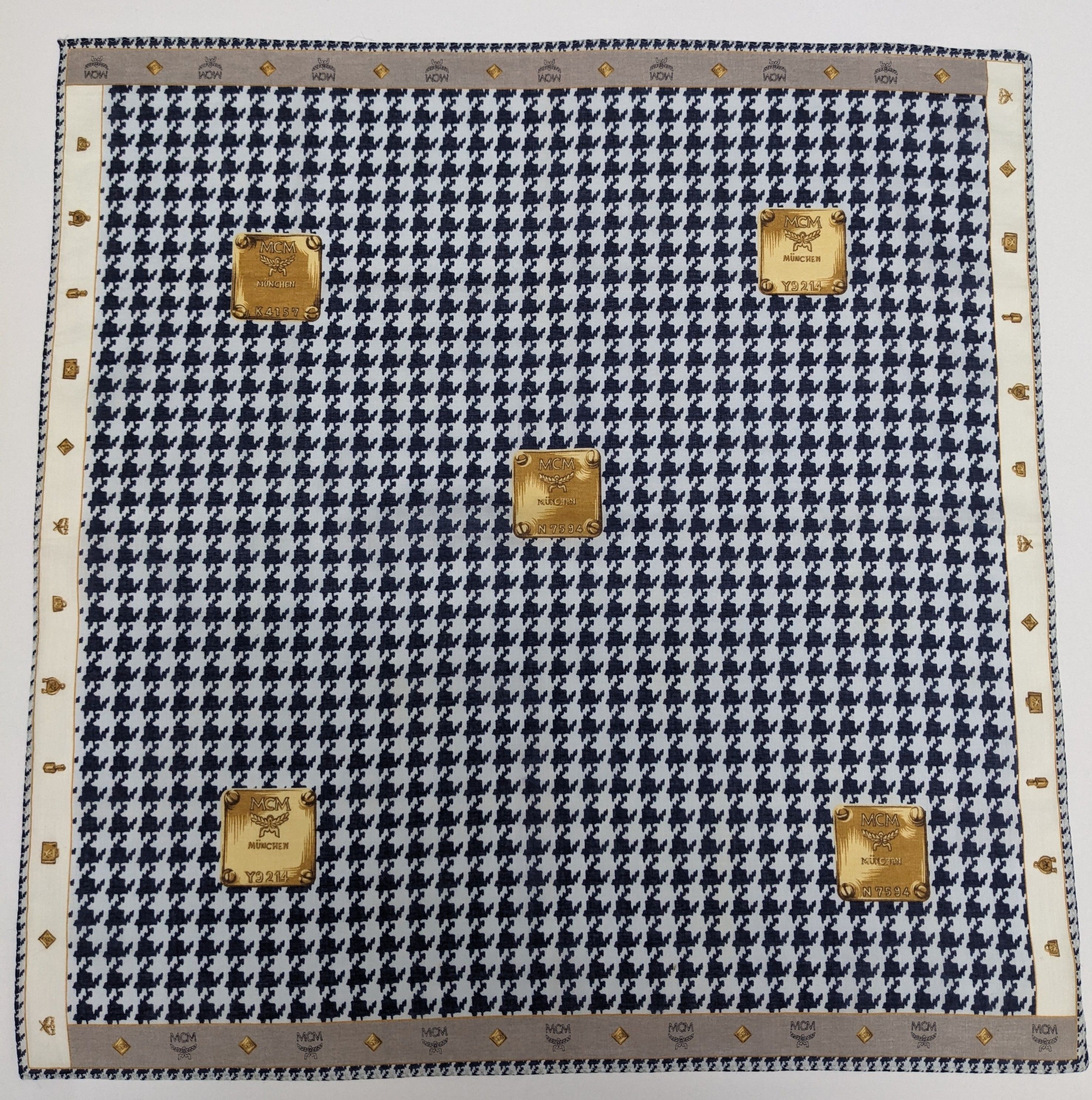 MCM MCM LOGO PLAQUE PRINT HOUNDSTOOTH POCKET SQUARE Size ONE SIZE - 5 Thumbnail
