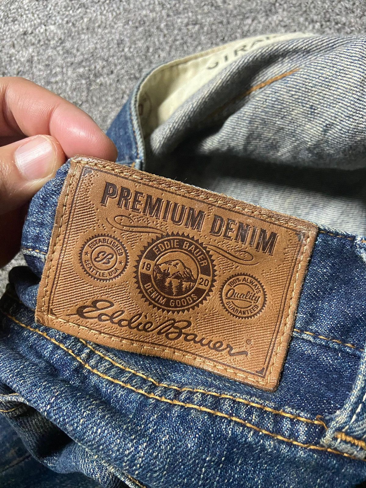 Eddie Bauer Eddie Bauer 1920 Premium Denim Jeans (138) Size US 35 - 3 Thumbnail